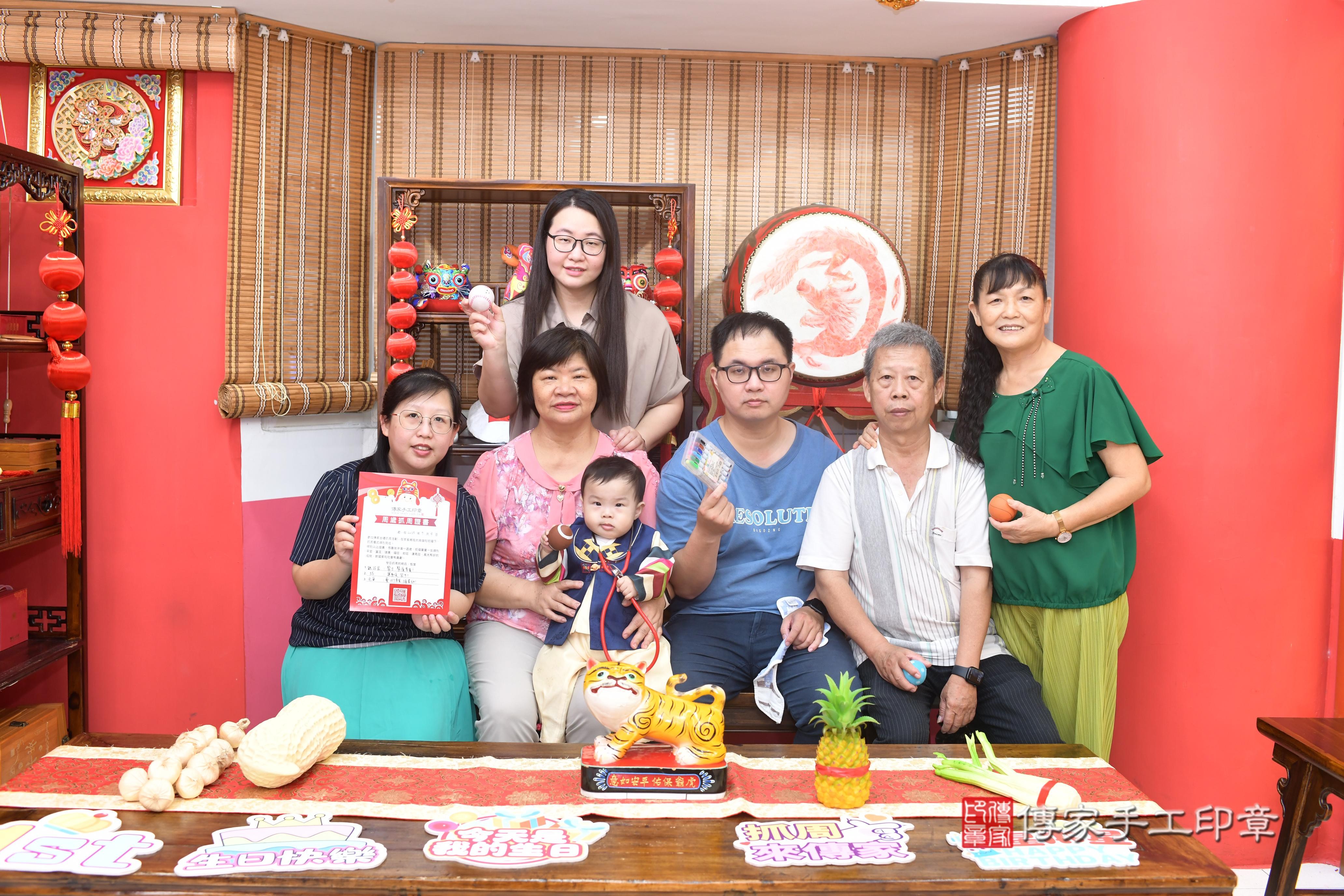 傳家手工印章高雄店、抓周、度脺、中國風會場、傳家嬰兒古禮、吉祥話、抓周道具物品24種、拍照。抓周證書。寶寶抓周、滿周歲、生日快樂、祝福