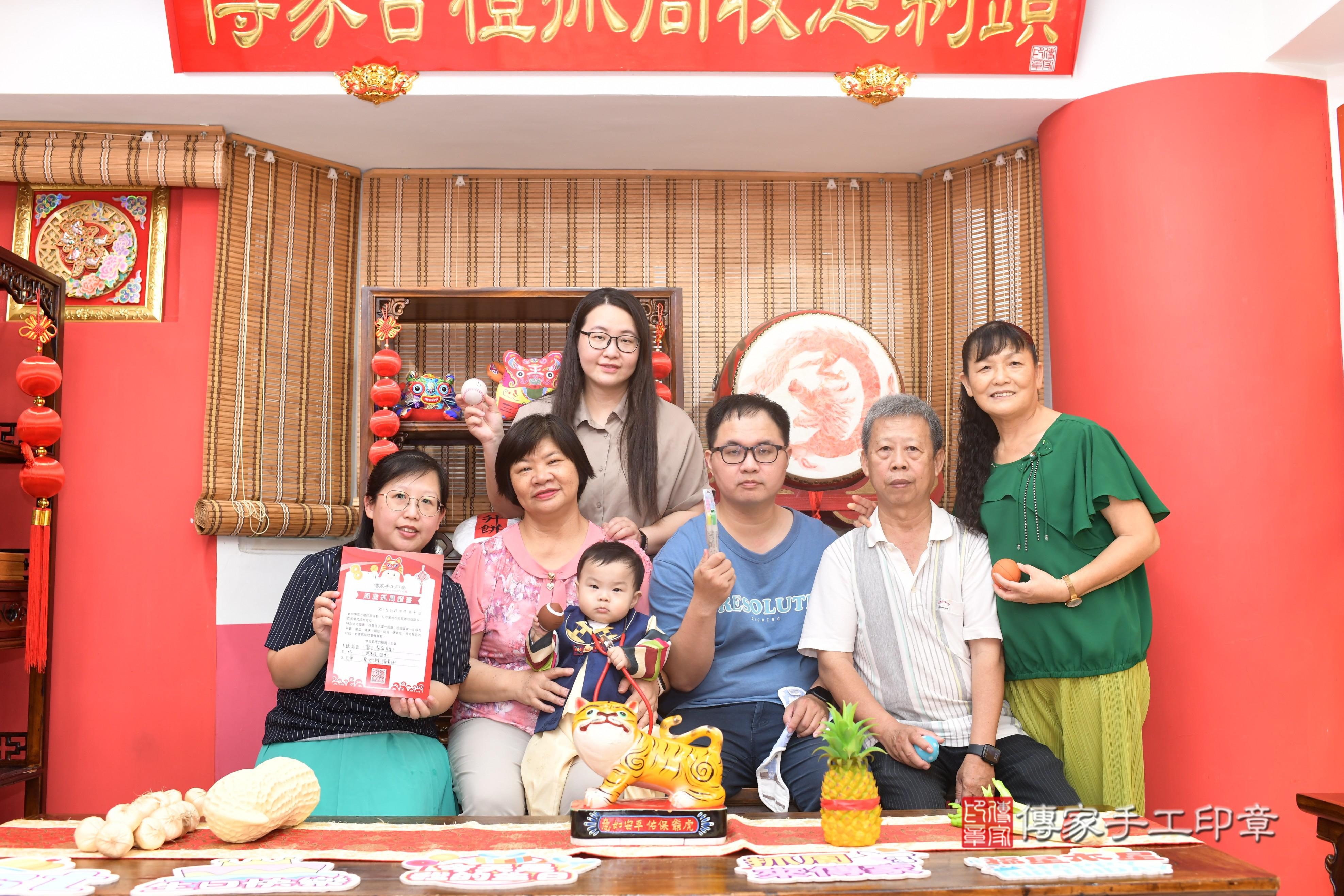 傳家手工印章高雄店、抓周、度脺、中國風會場、傳家嬰兒古禮、吉祥話、抓周道具物品24種、拍照。抓周證書。寶寶抓周、滿周歲、生日快樂、祝福