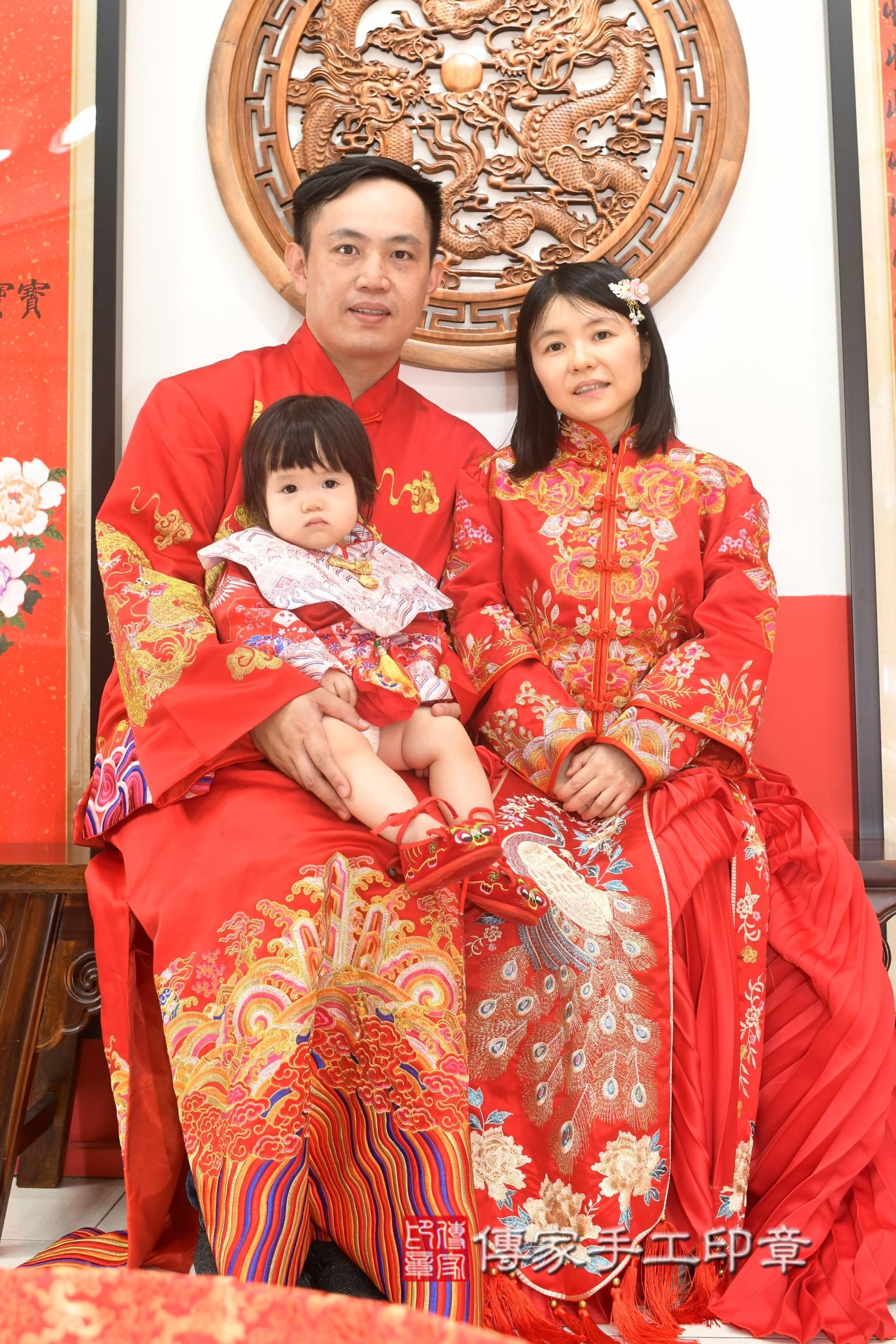 傳家手工印章高雄店、抓周、度脺、中國風會場、傳家嬰兒古禮、吉祥話、抓周道具物品24種、拍照。抓周證書。寶寶抓周、滿周歲、生日快樂、祝福