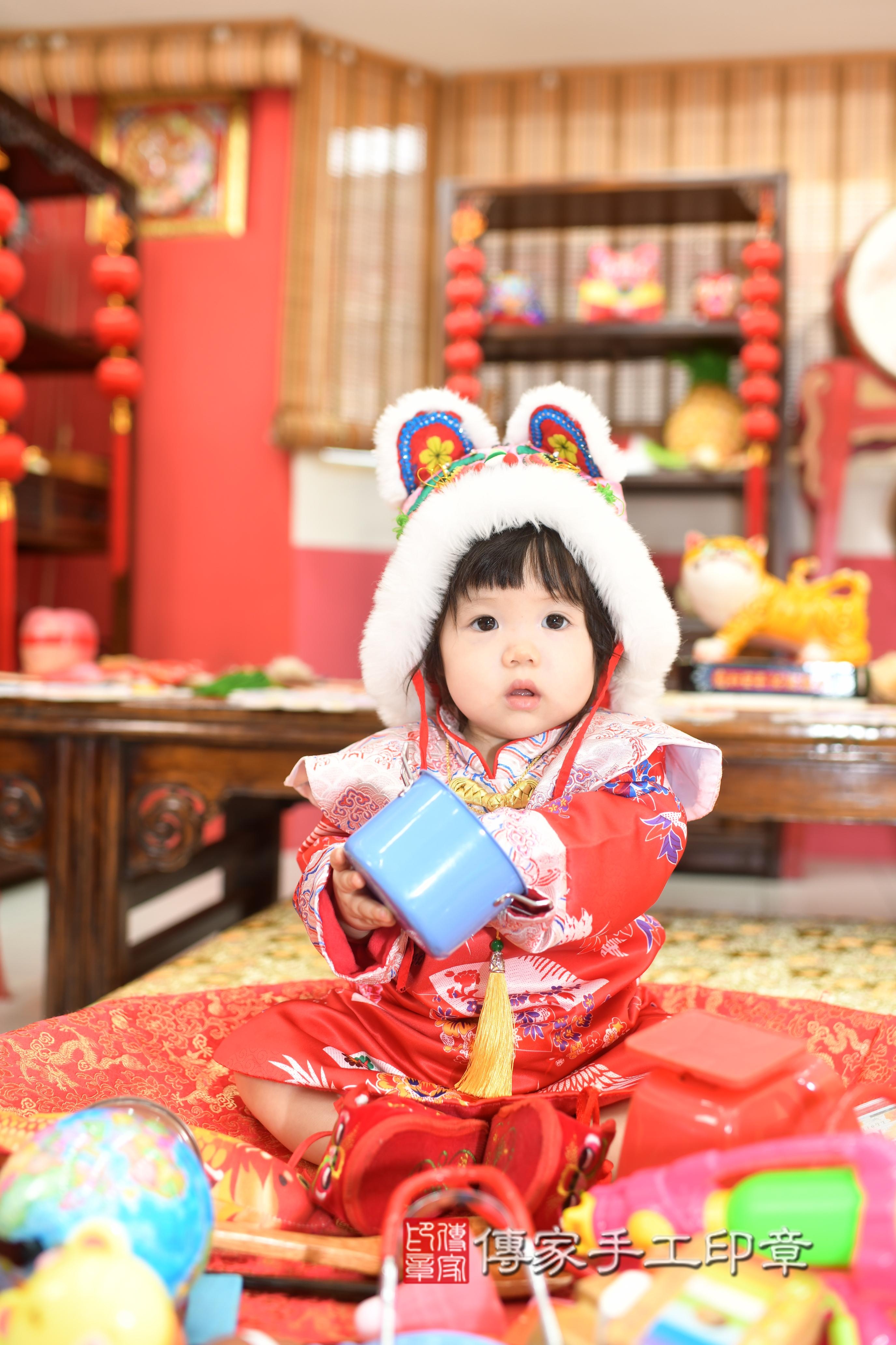 傳家手工印章高雄店、抓周、度脺、中國風會場、傳家嬰兒古禮、吉祥話、抓周道具物品24種、拍照。抓周證書。寶寶抓周、滿周歲、生日快樂、祝福