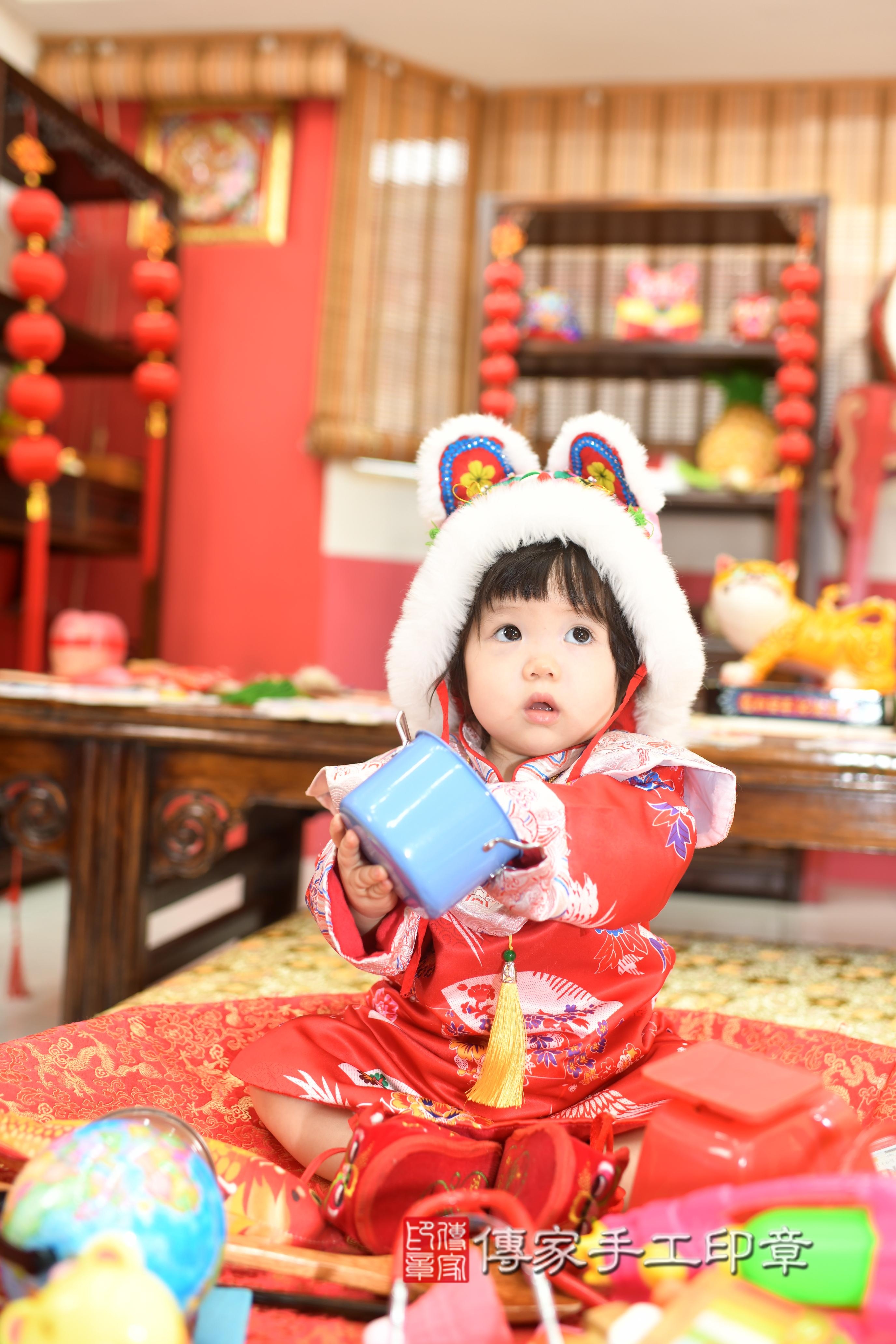 傳家手工印章高雄店、抓周、度脺、中國風會場、傳家嬰兒古禮、吉祥話、抓周道具物品24種、拍照。抓周證書。寶寶抓周、滿周歲、生日快樂、祝福