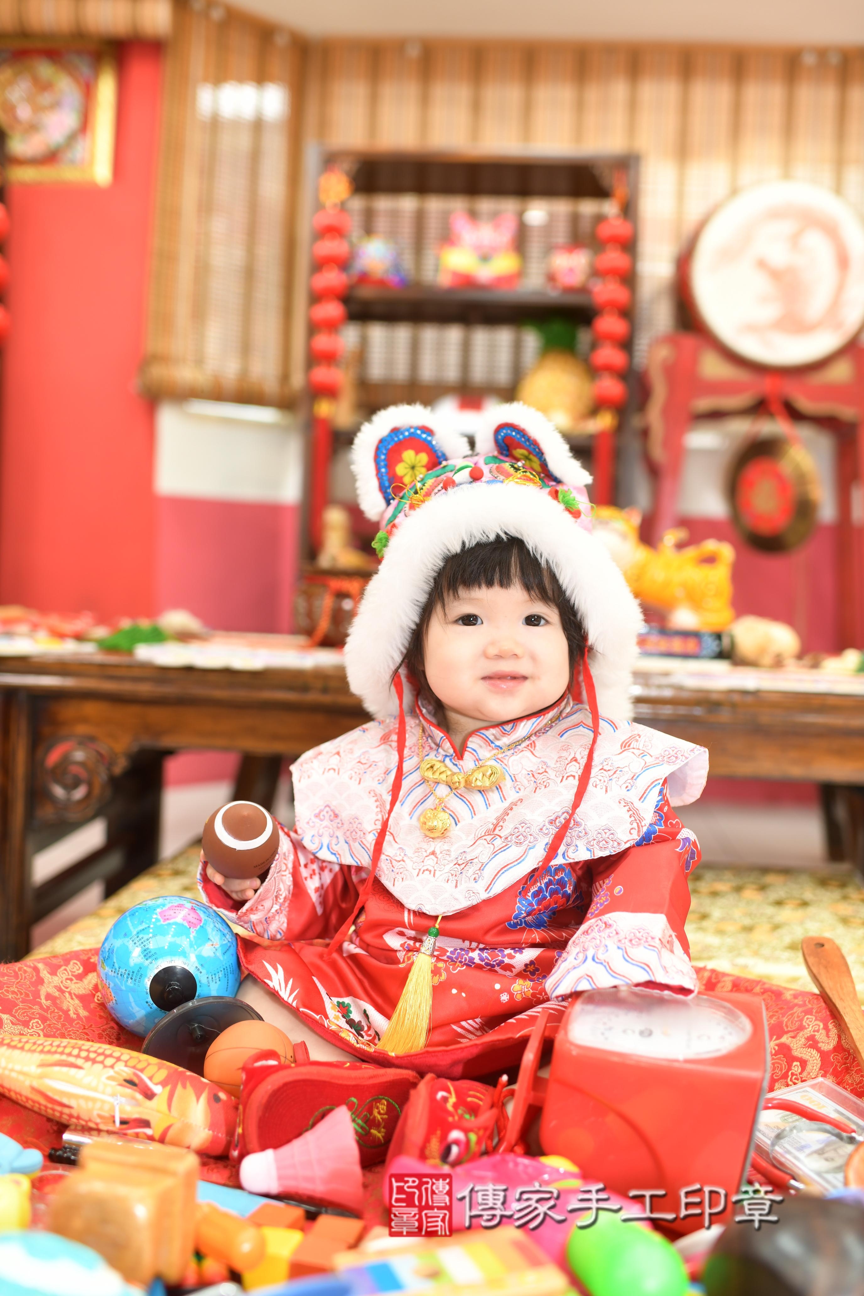 傳家手工印章高雄店、抓周、度脺、中國風會場、傳家嬰兒古禮、吉祥話、抓周道具物品24種、拍照。抓周證書。寶寶抓周、滿周歲、生日快樂、祝福