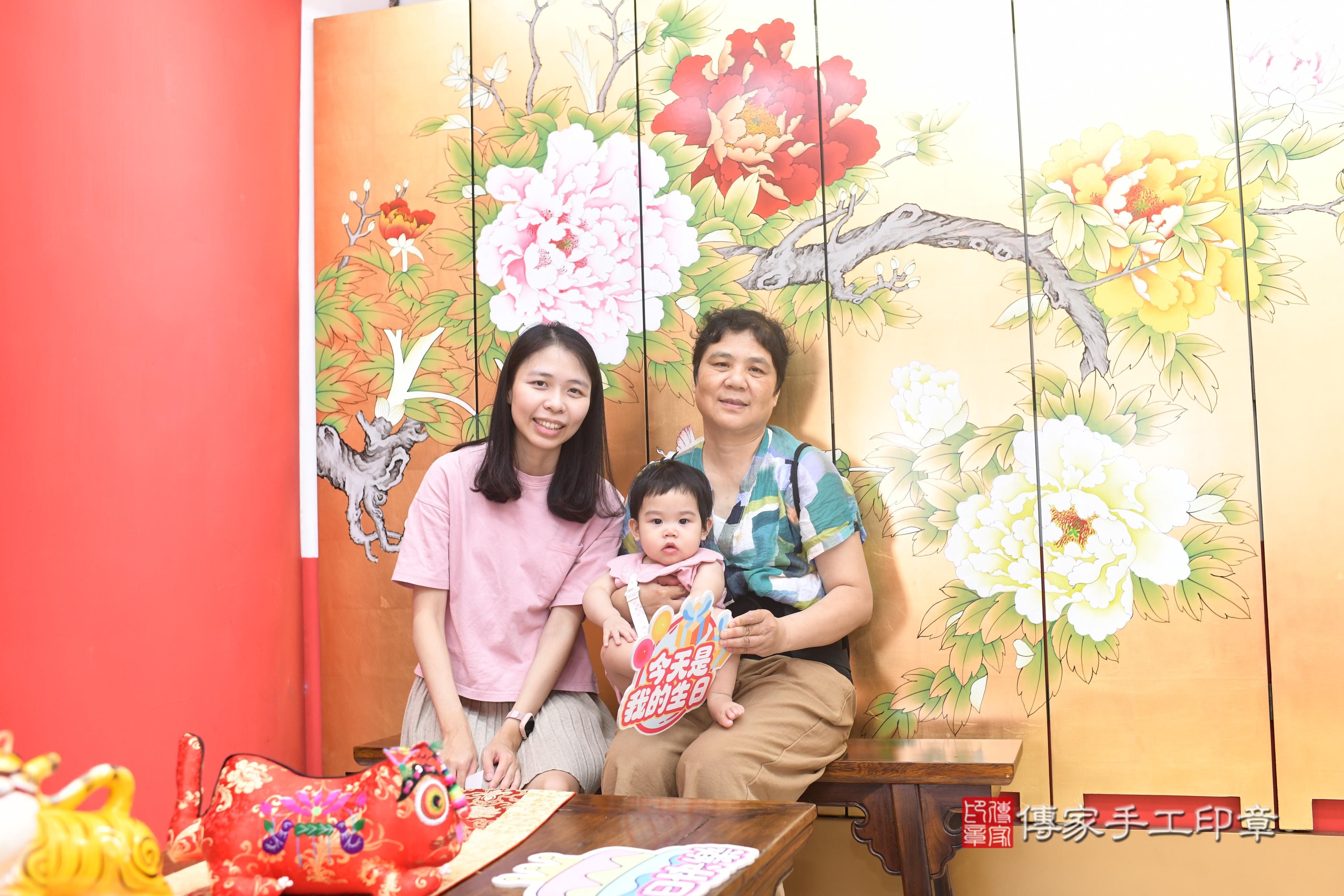 傳家手工印章高雄店、抓周、度脺、中國風會場、傳家嬰兒古禮、吉祥話、抓周道具物品24種、拍照。抓周證書。寶寶抓周、滿周歲、生日快樂、祝福