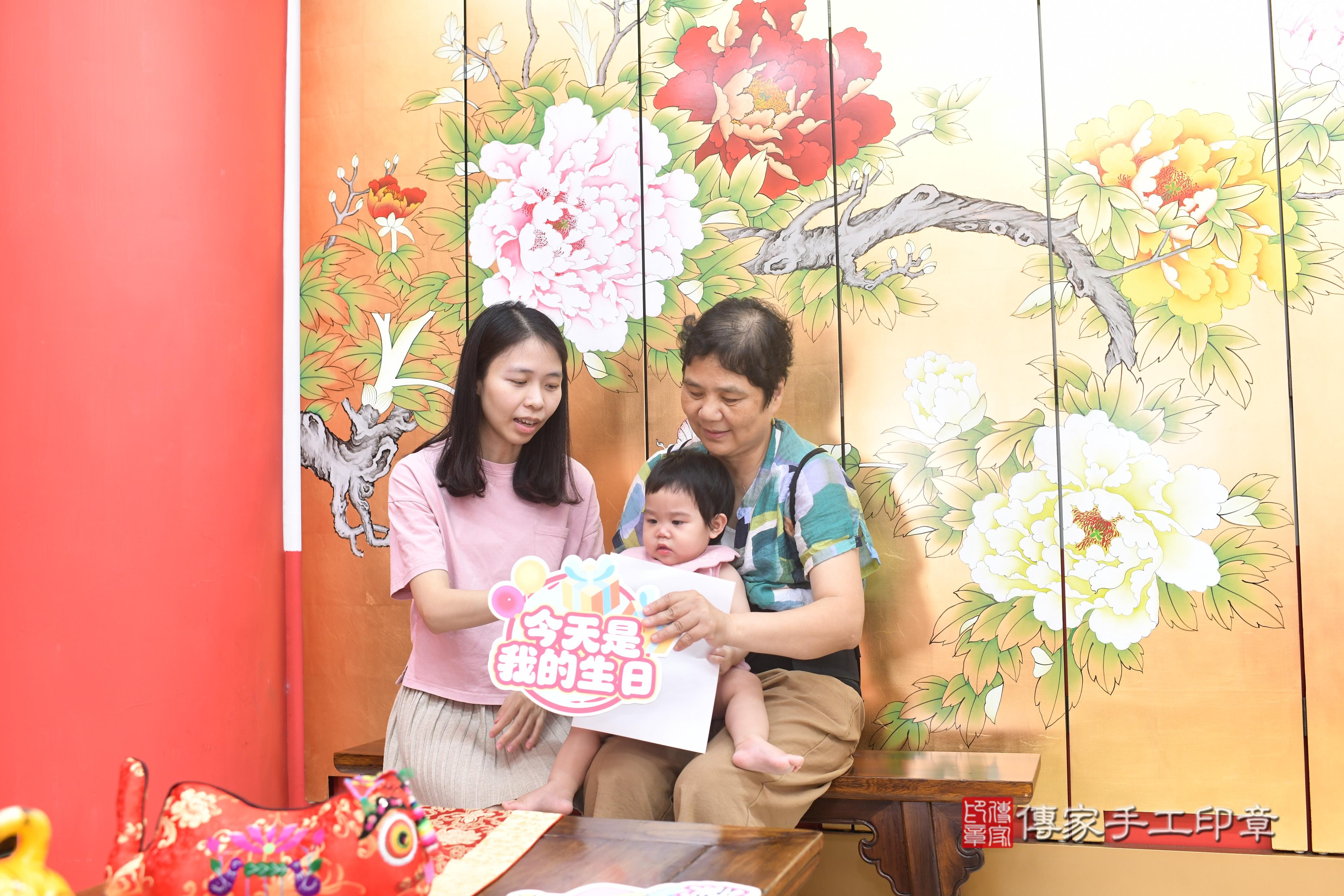 傳家手工印章高雄店、抓周、度脺、中國風會場、傳家嬰兒古禮、吉祥話、抓周道具物品24種、拍照。抓周證書。寶寶抓周、滿周歲、生日快樂、祝福
