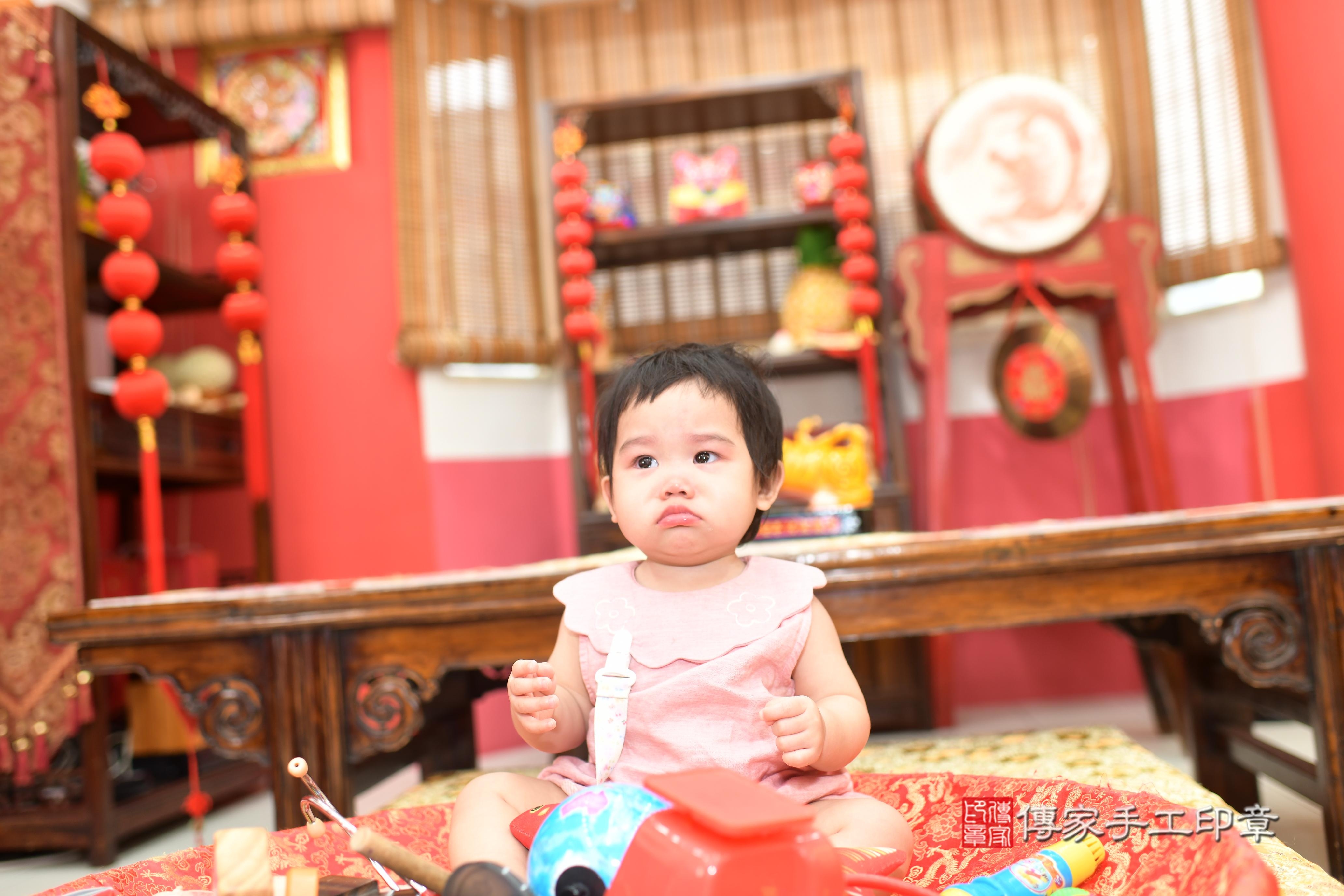 傳家手工印章高雄店、抓周、度脺、中國風會場、傳家嬰兒古禮、吉祥話、抓周道具物品24種、拍照。抓周證書。寶寶抓周、滿周歲、生日快樂、祝福