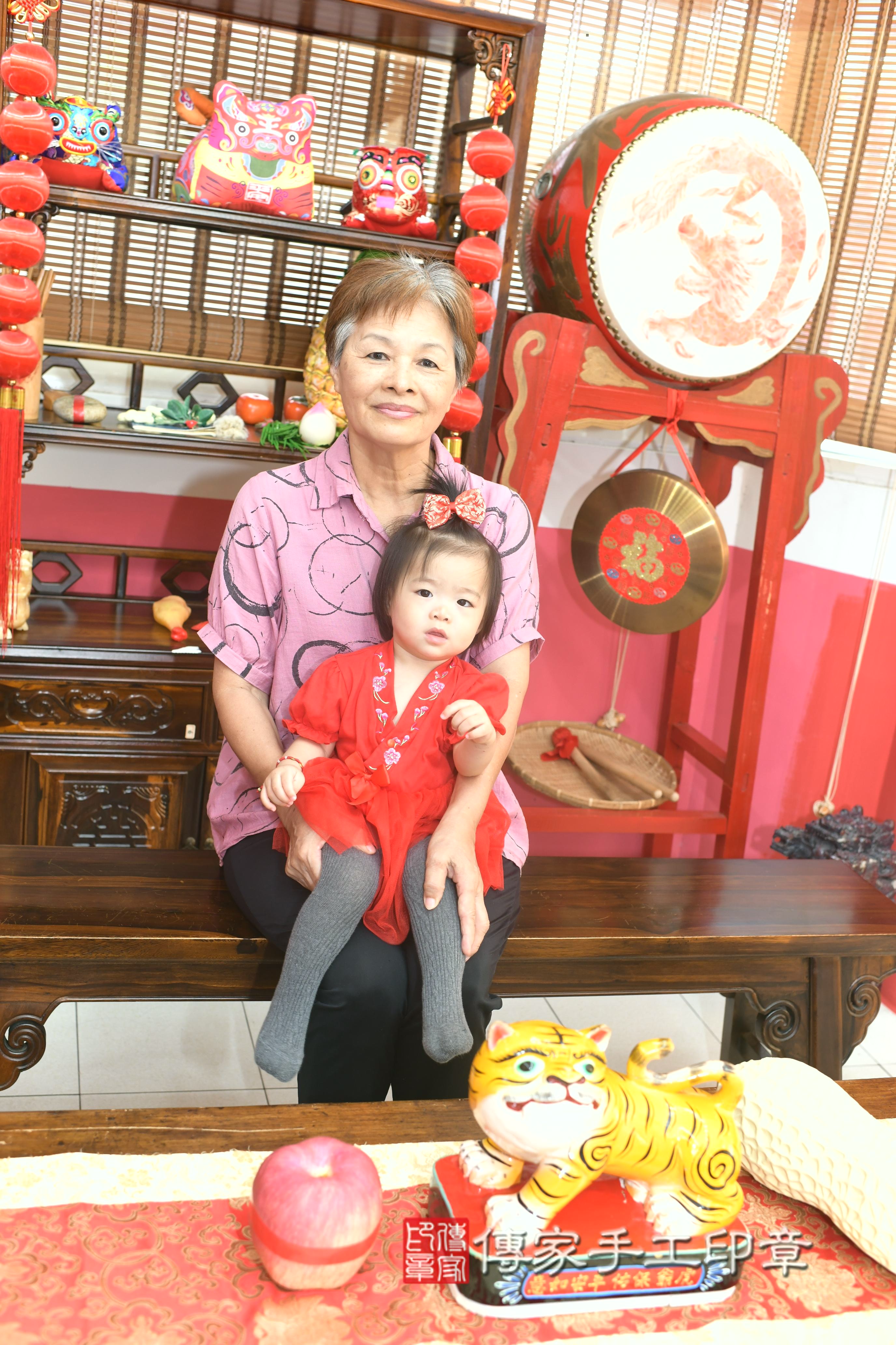 傳家手工印章高雄店、抓周、度脺、中國風會場、傳家嬰兒古禮、吉祥話、抓周道具物品24種、拍照。抓周證書。寶寶抓周、滿周歲、生日快樂、祝福