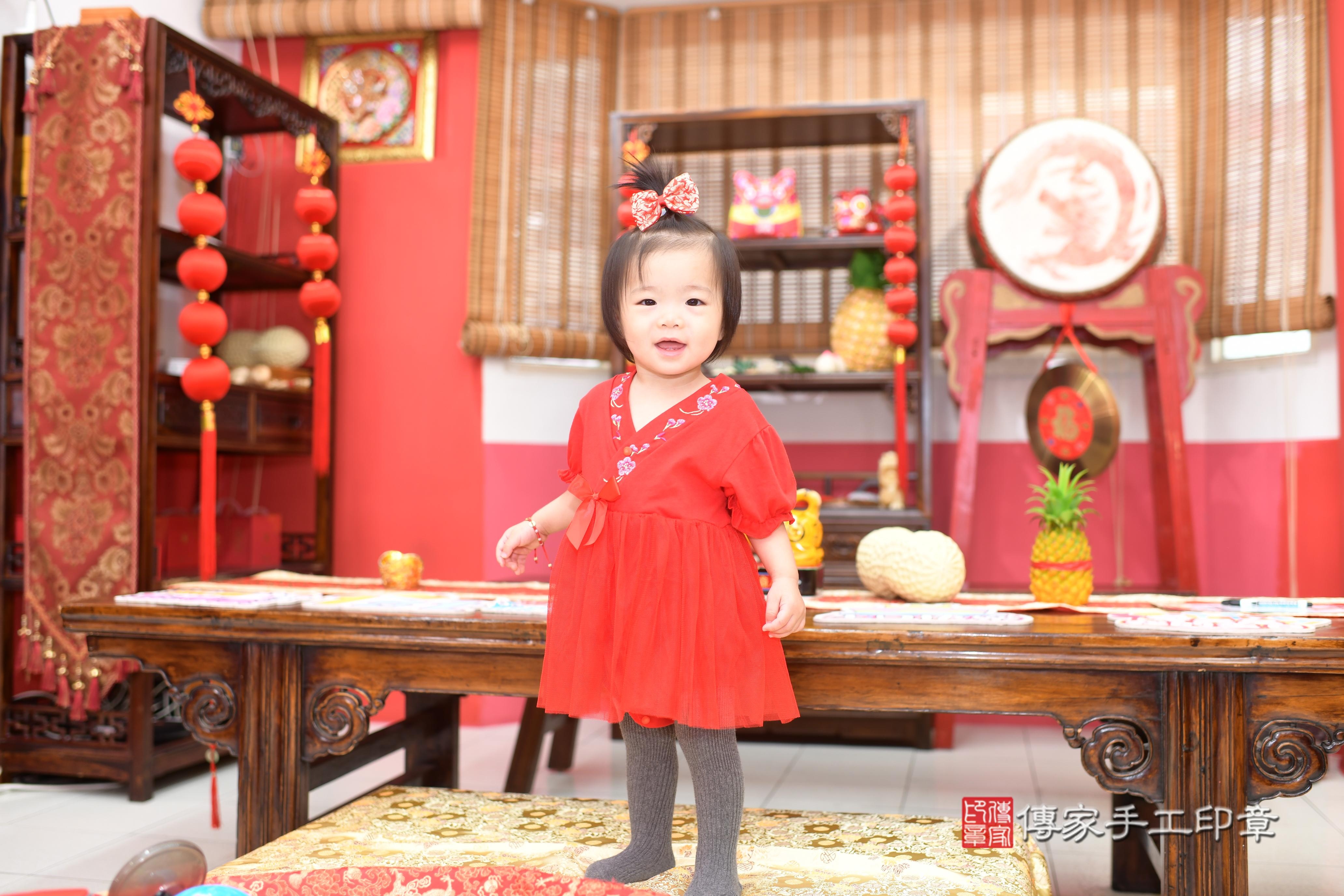 傳家手工印章高雄店、抓周、度脺、中國風會場、傳家嬰兒古禮、吉祥話、抓周道具物品24種、拍照。抓周證書。寶寶抓周、滿周歲、生日快樂、祝福