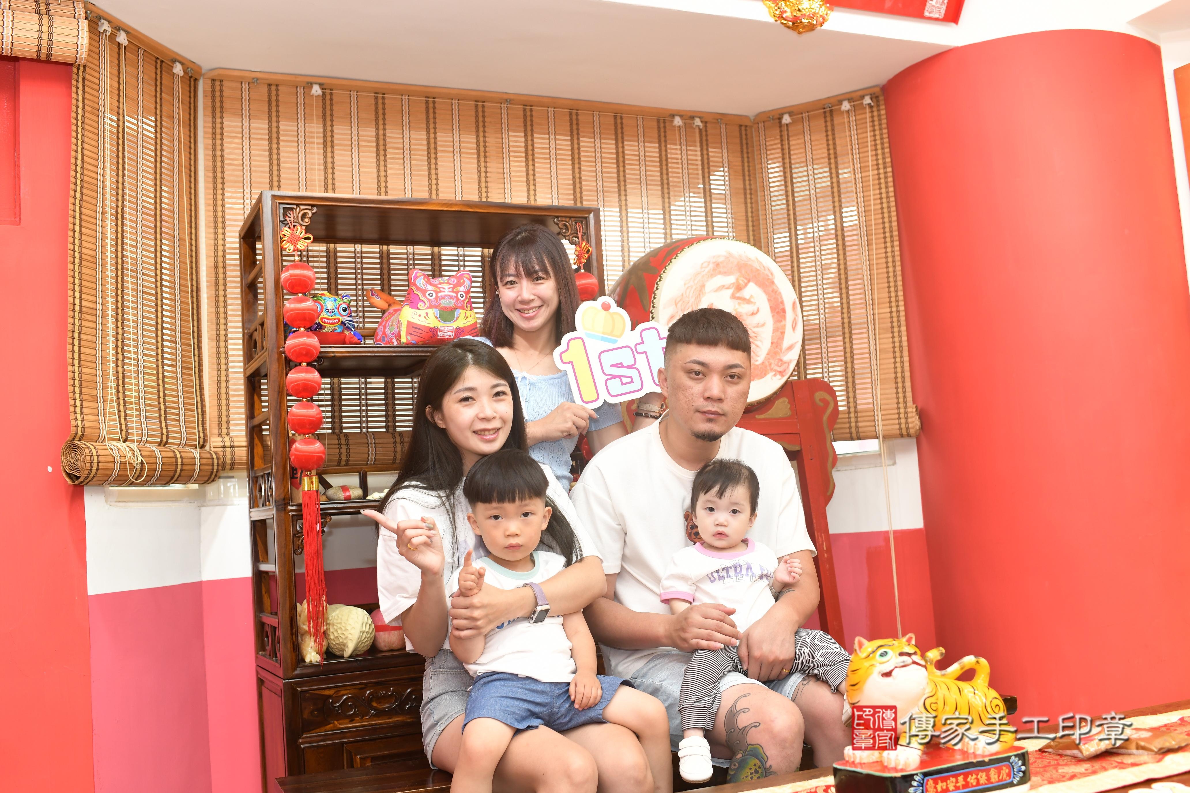 傳家手工印章高雄店、抓周、度脺、中國風會場、傳家嬰兒古禮、吉祥話、抓周道具物品24種、拍照。抓周證書。寶寶抓周、滿周歲、生日快樂、祝福