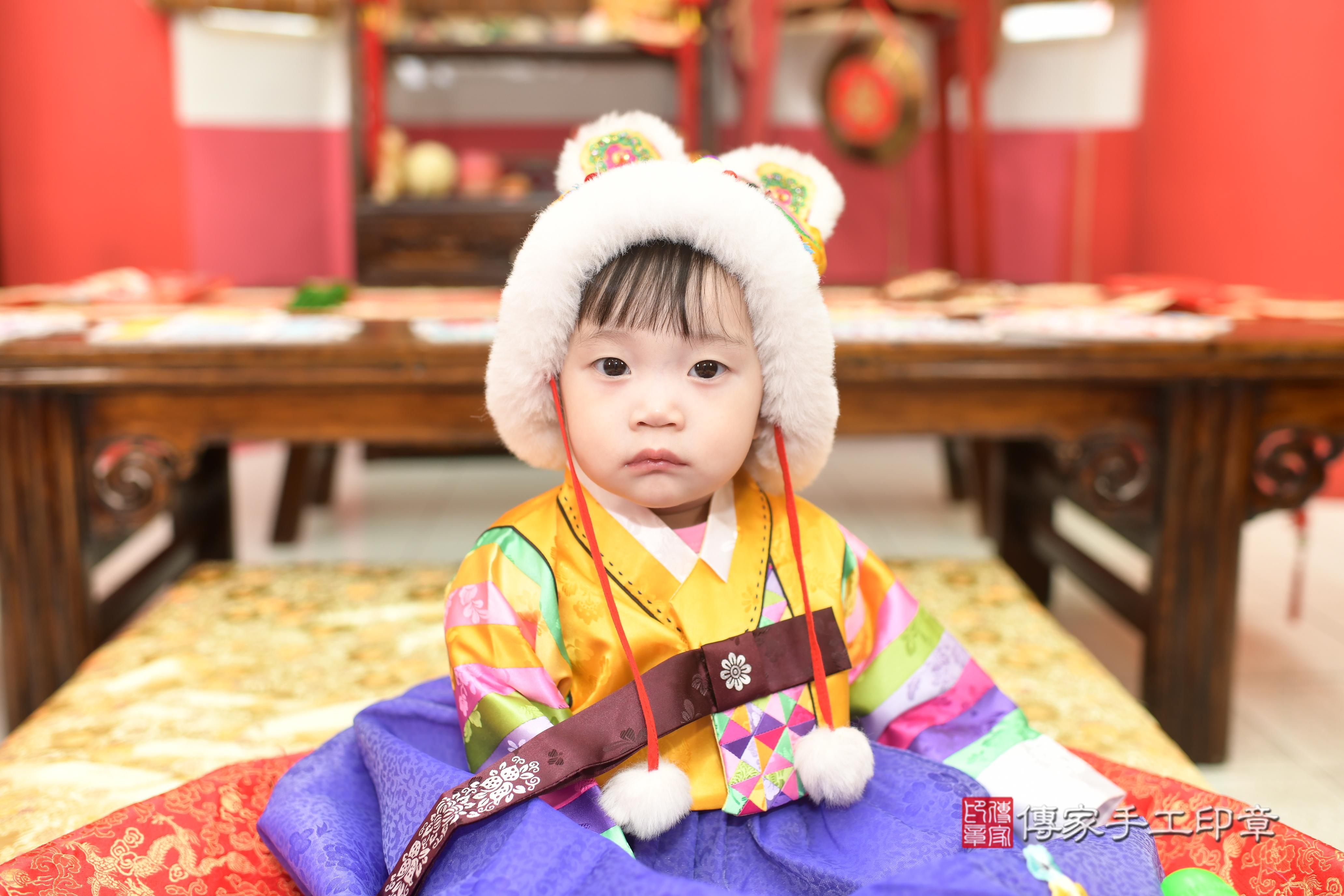 從古時傳承至今的「抓周」儀式,是寶寶滿周歲時的重要禮俗之一。高雄市 .....照:9