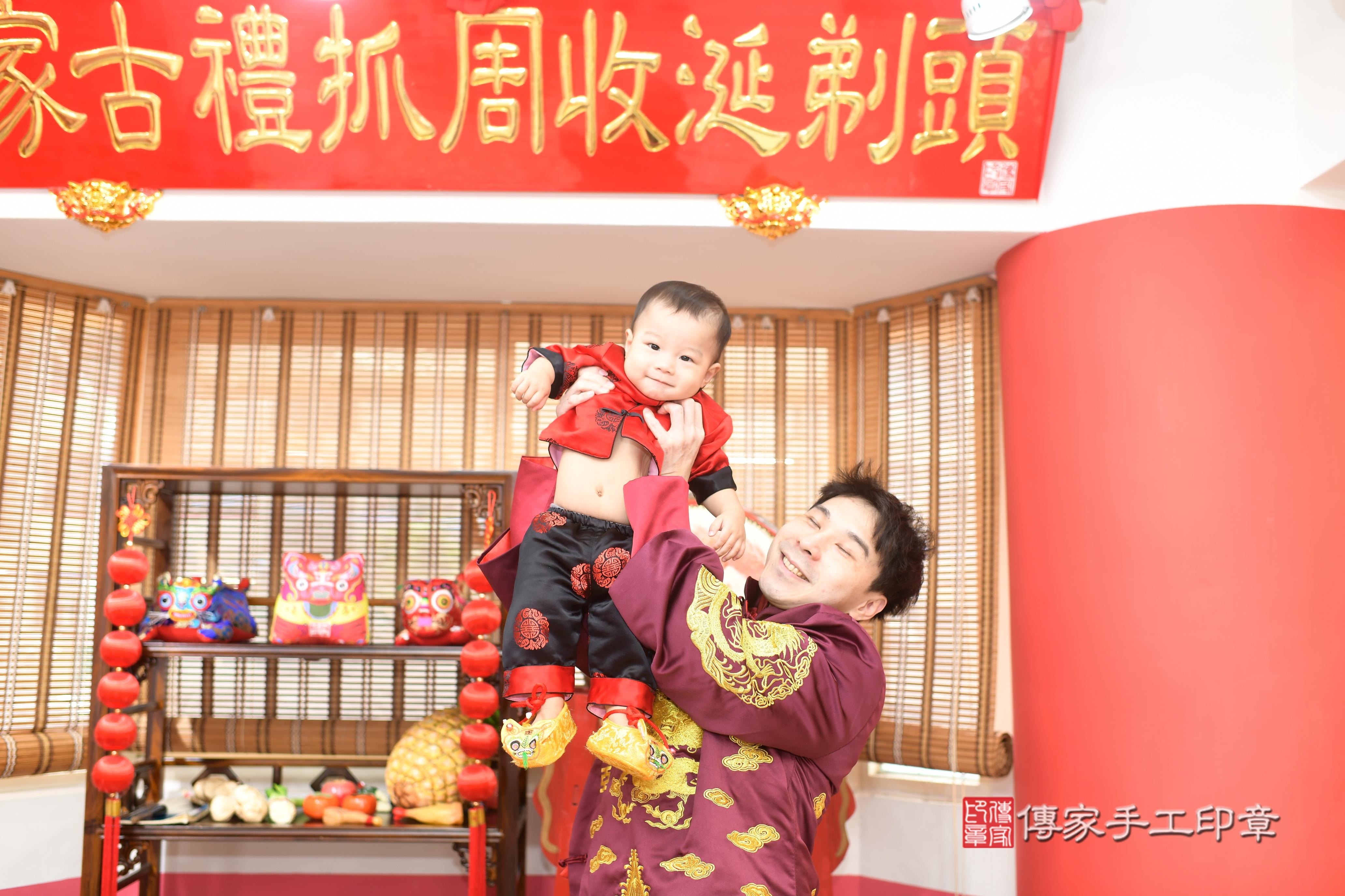 傳家手工印章高雄店、抓周、度脺、中國風會場、傳家嬰兒古禮、吉祥話、抓周道具物品24種、拍照。抓周證書。寶寶抓周、滿周歲、生日快樂、祝福