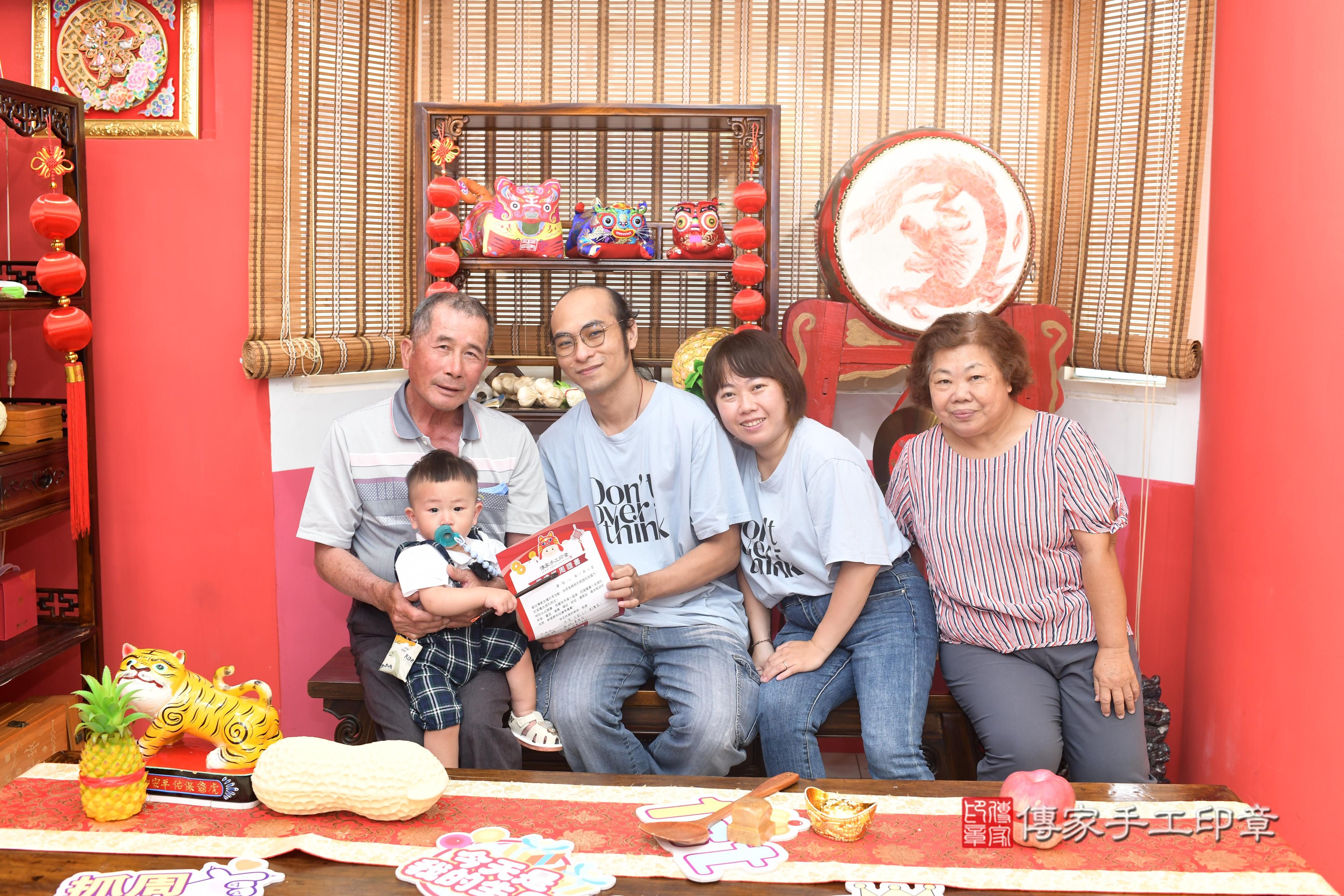 傳家手工印章高雄店、抓周、度脺、中國風會場、傳家嬰兒古禮、吉祥話、抓周道具物品24種、拍照。抓周證書。寶寶抓周、滿周歲、生日快樂、祝福