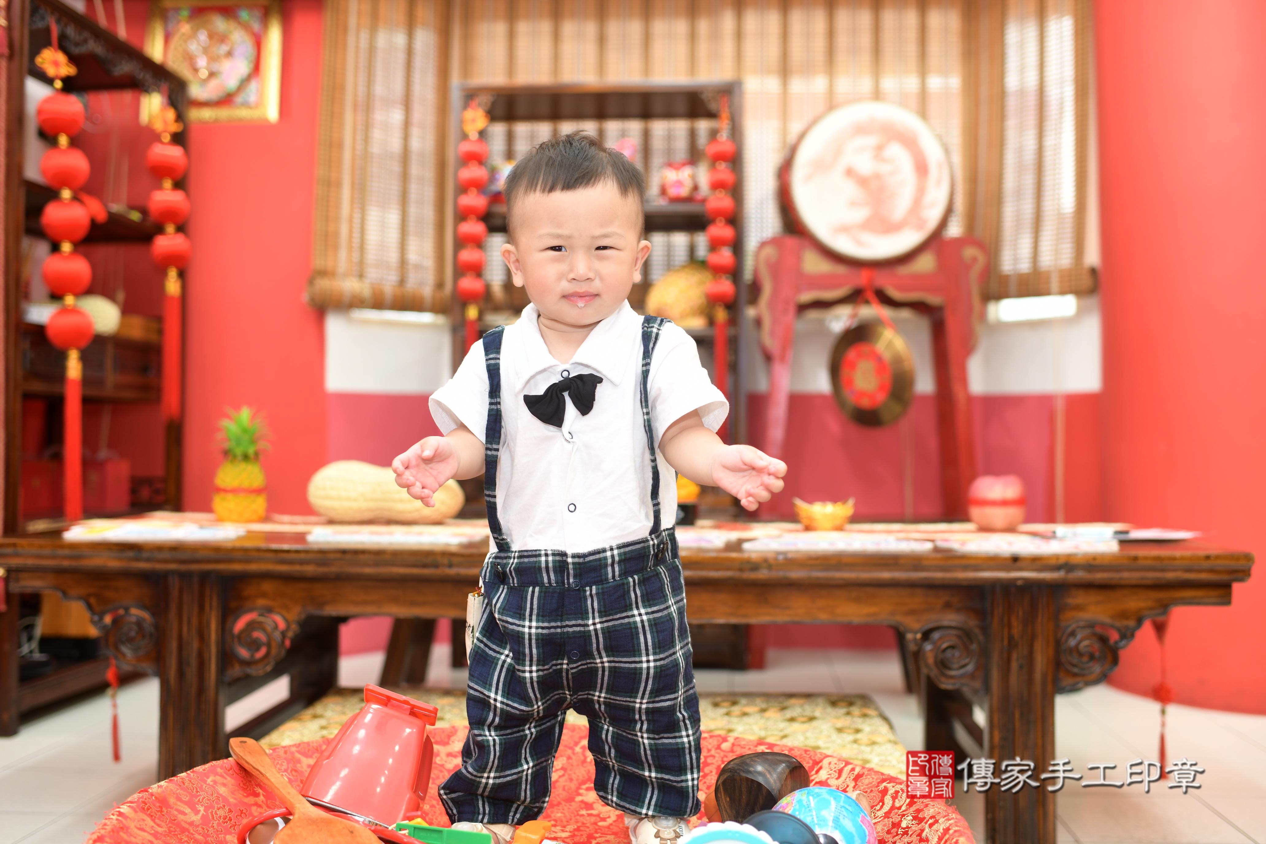 傳家手工印章高雄店、抓周、度脺、中國風會場、傳家嬰兒古禮、吉祥話、抓周道具物品24種、拍照。抓周證書。寶寶抓周、滿周歲、生日快樂、祝福