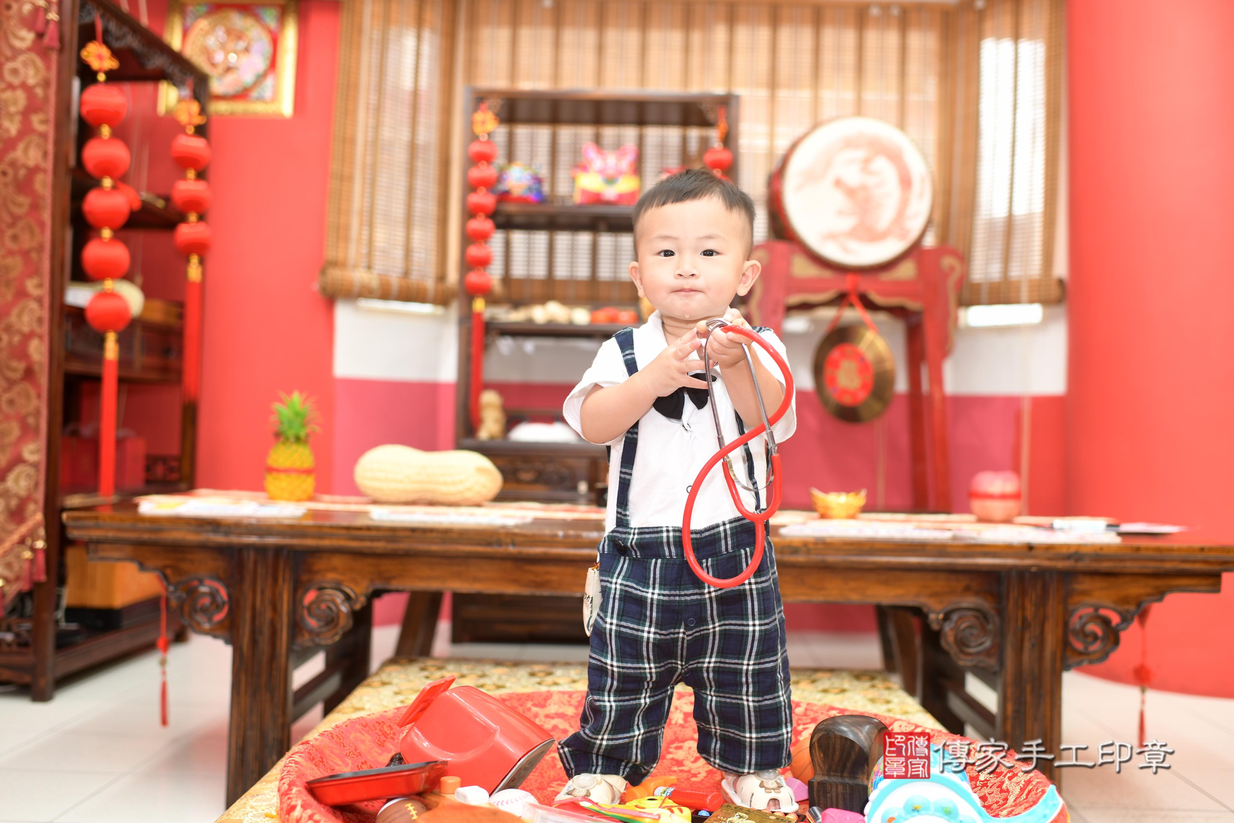笑聲與祝福交織:抓週儀式的美好記憶!高雄市鳳山區琪琪寶貝抓周推薦: .....照:13