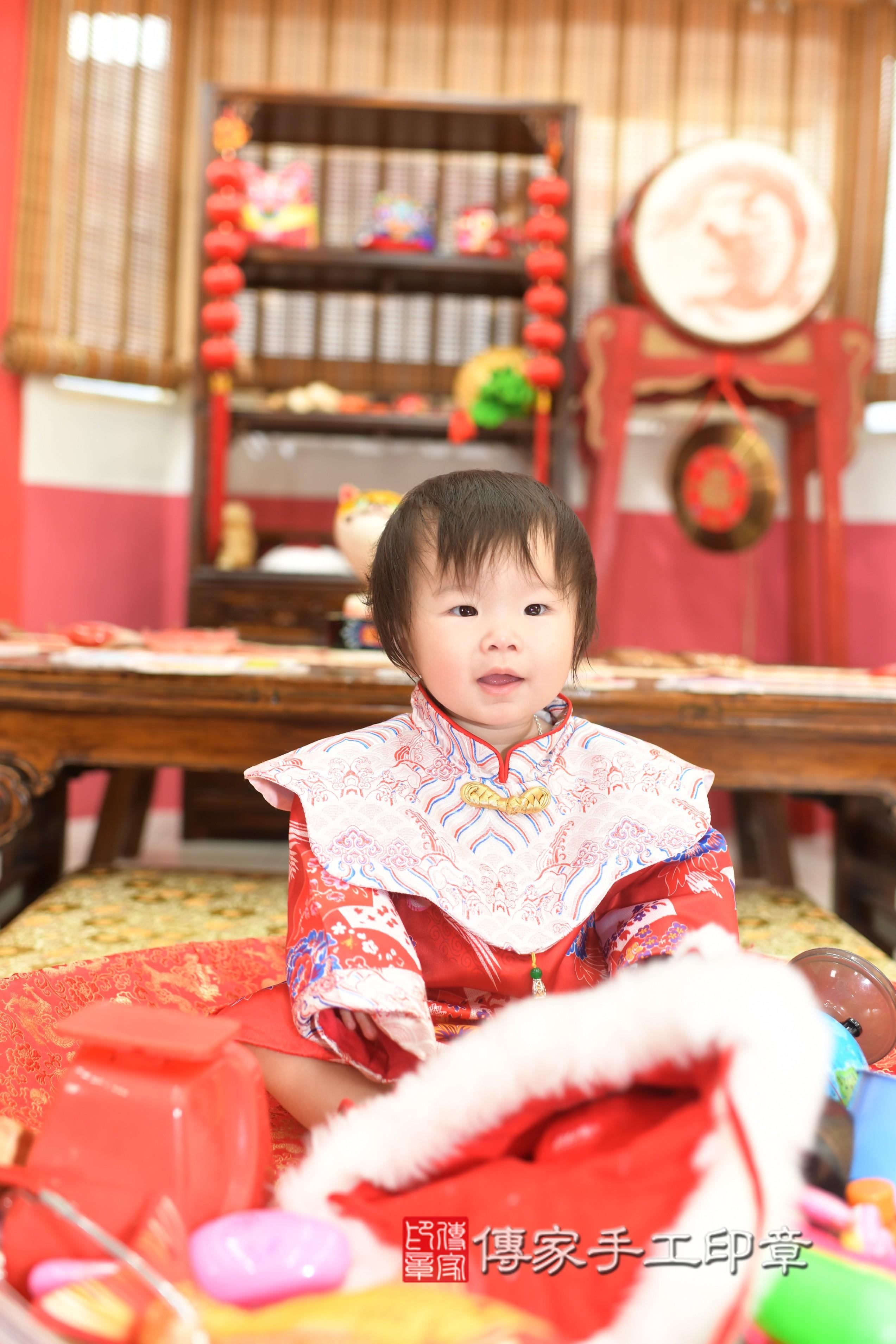 傳家手工印章高雄店、抓周、度脺、中國風會場、傳家嬰兒古禮、吉祥話、抓周道具物品24種、拍照。抓周證書。寶寶抓周、滿周歲、生日快樂、祝福
