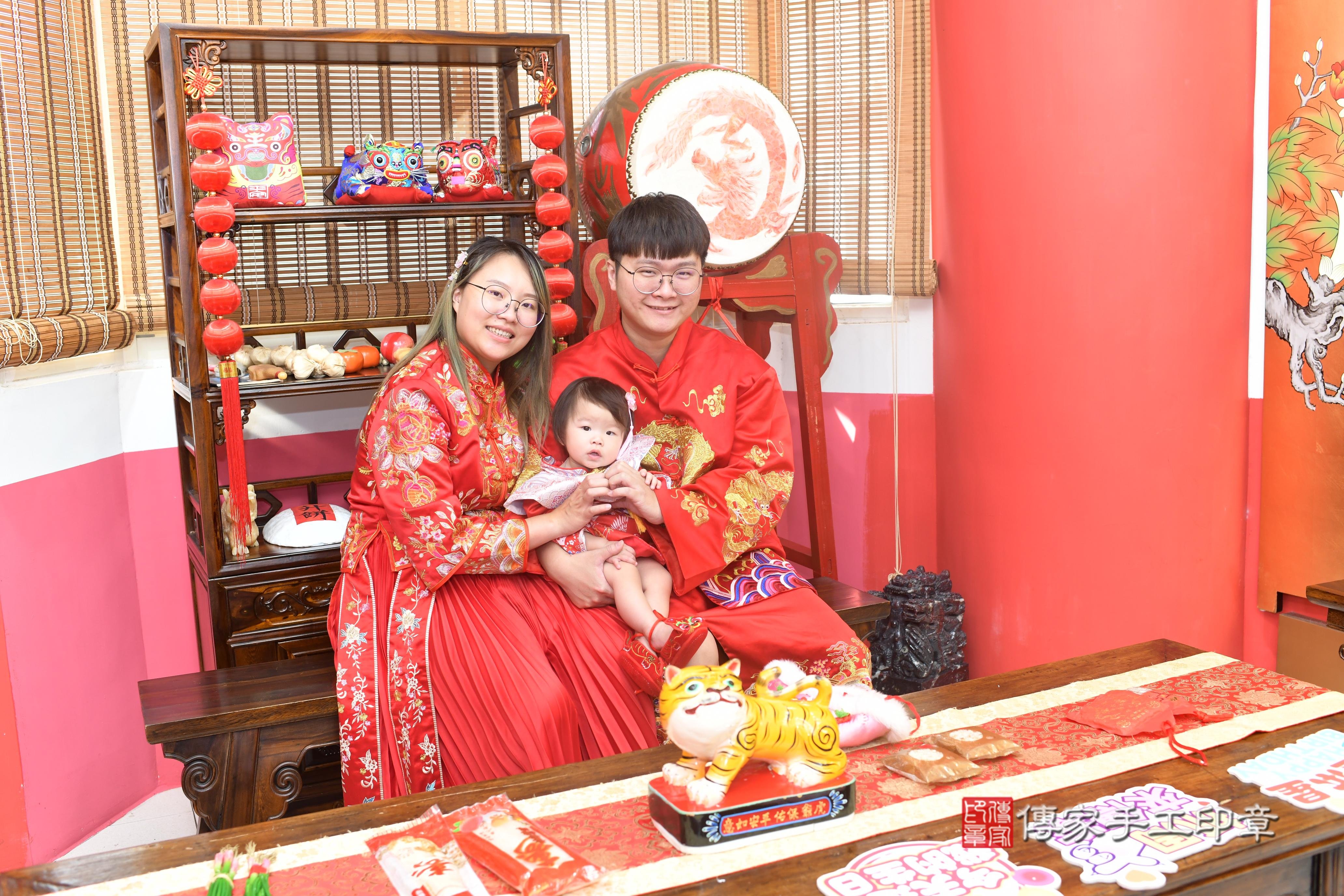 傳家手工印章高雄店、抓周、度脺、中國風會場、傳家嬰兒古禮、吉祥話、抓周道具物品24種、拍照。抓周證書。寶寶抓周、滿周歲、生日快樂、祝福