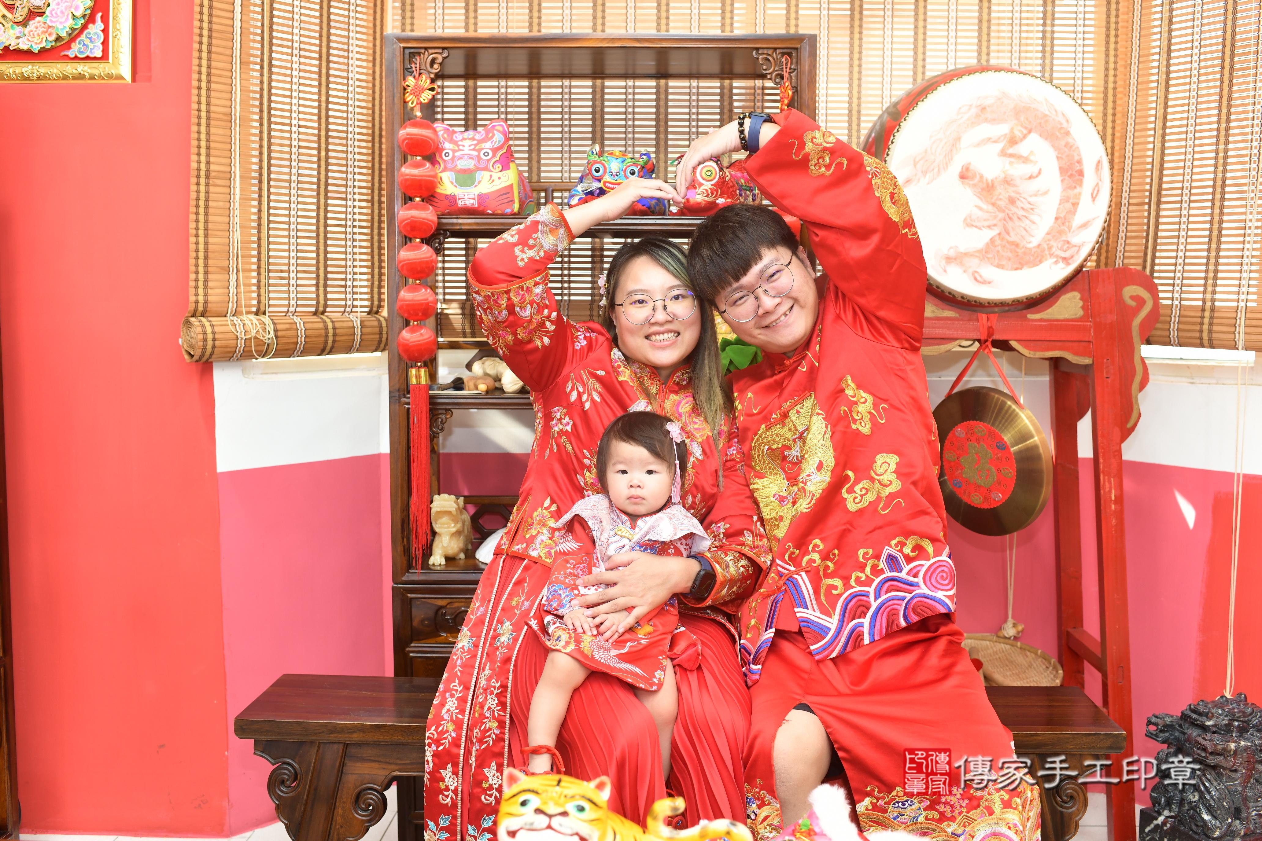 傳家手工印章高雄店、抓周、度脺、中國風會場、傳家嬰兒古禮、吉祥話、抓周道具物品24種、拍照。抓周證書。寶寶抓周、滿周歲、生日快樂、祝福