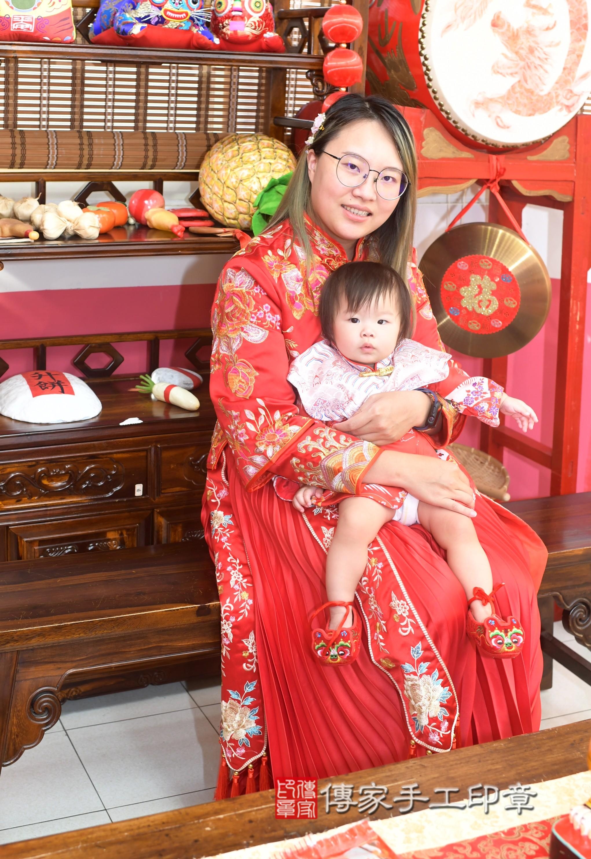 傳家手工印章高雄店、抓周、度脺、中國風會場、傳家嬰兒古禮、吉祥話、抓周道具物品24種、拍照。抓周證書。寶寶抓周、滿周歲、生日快樂、祝福
