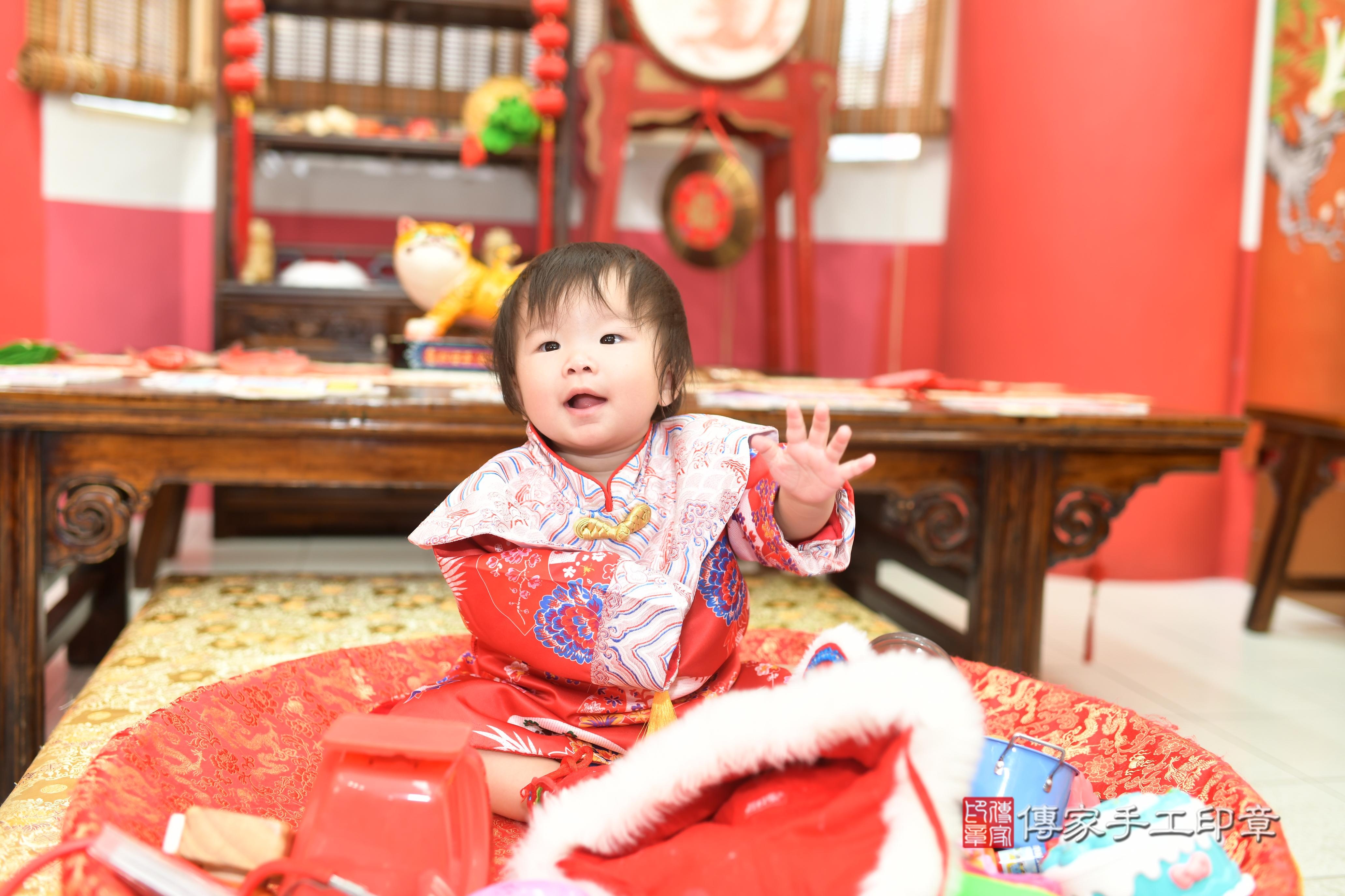 傳家手工印章高雄店、抓周、度脺、中國風會場、傳家嬰兒古禮、吉祥話、抓周道具物品24種、拍照。抓周證書。寶寶抓周、滿周歲、生日快樂、祝福