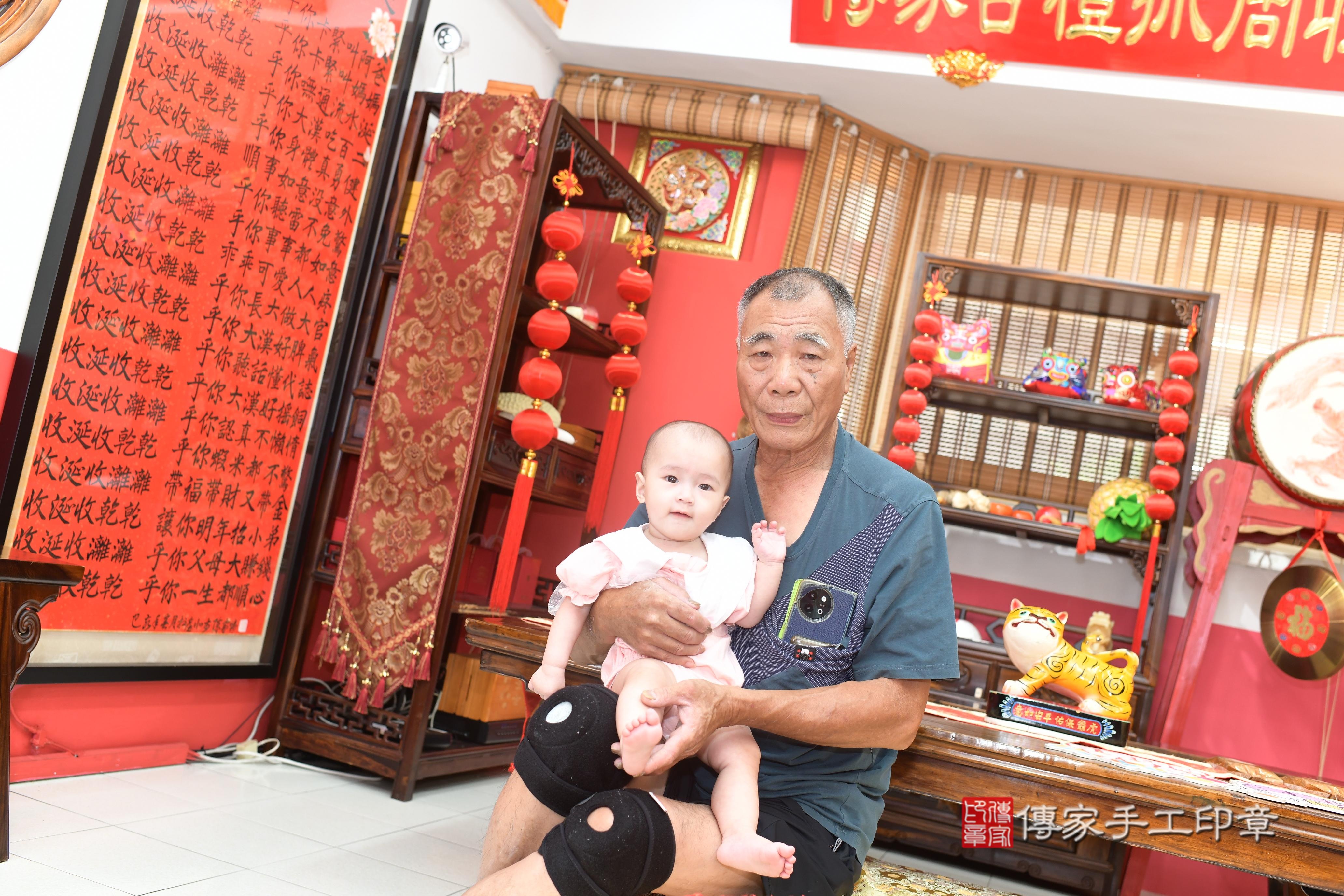 傳家手工印章高雄店、抓周、度脺、中國風會場、傳家嬰兒古禮、吉祥話、抓周道具物品24種、拍照。抓周證書。寶寶抓周、滿周歲、生日快樂、祝福