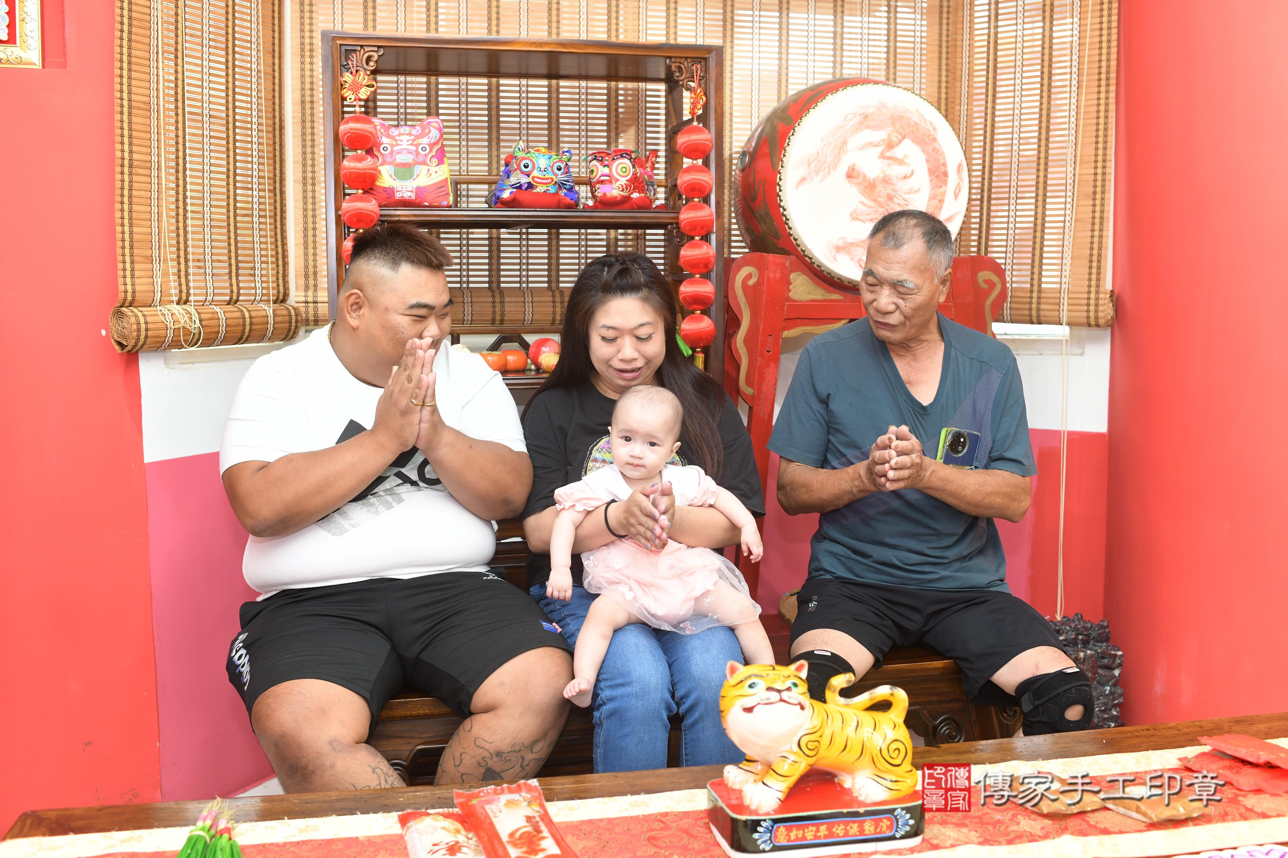 傳家手工印章高雄店、抓周、度脺、中國風會場、傳家嬰兒古禮、吉祥話、抓周道具物品24種、拍照。抓周證書。寶寶抓周、滿周歲、生日快樂、祝福