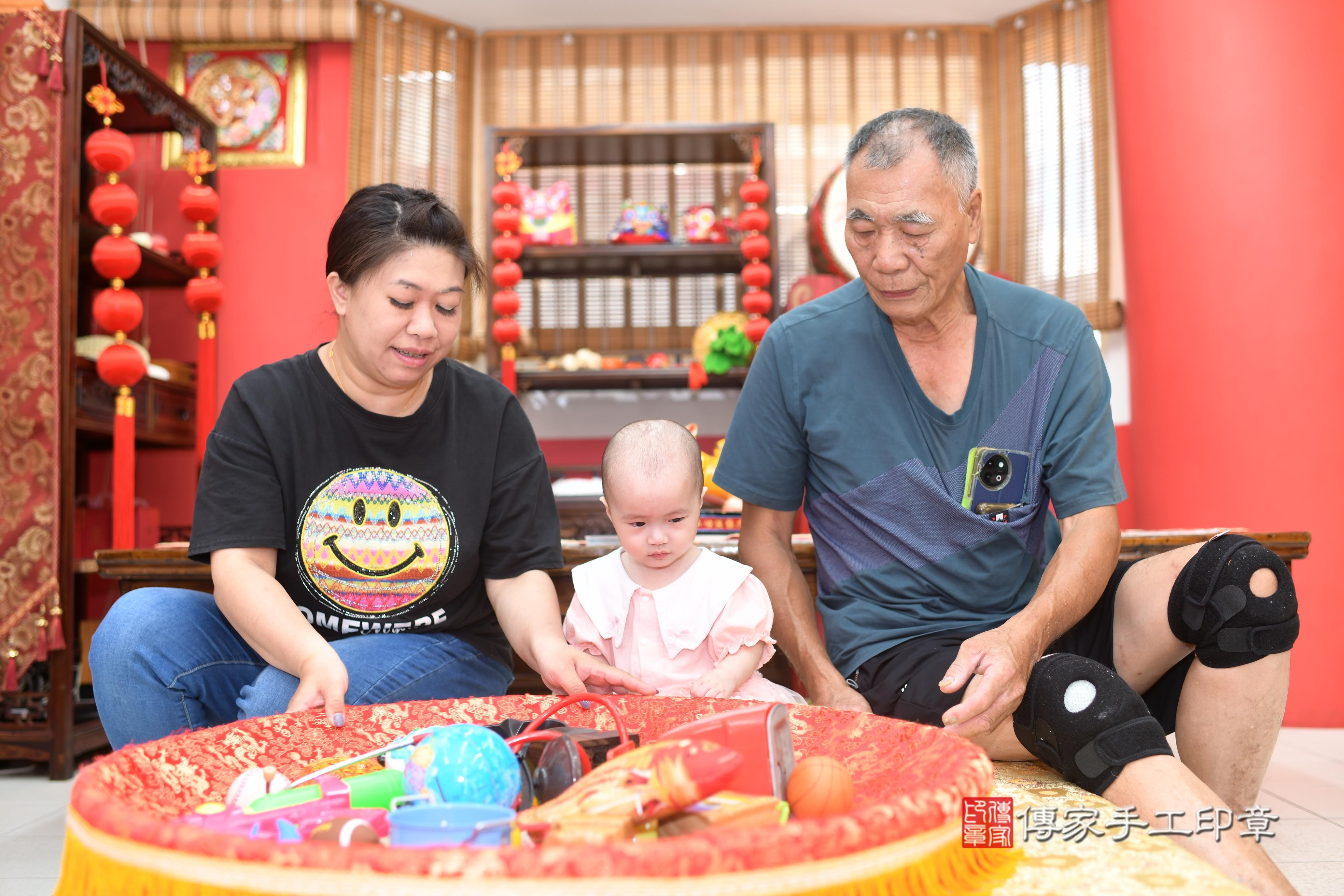 傳家手工印章高雄店、抓周、度脺、中國風會場、傳家嬰兒古禮、吉祥話、抓周道具物品24種、拍照。抓周證書。寶寶抓周、滿周歲、生日快樂、祝福