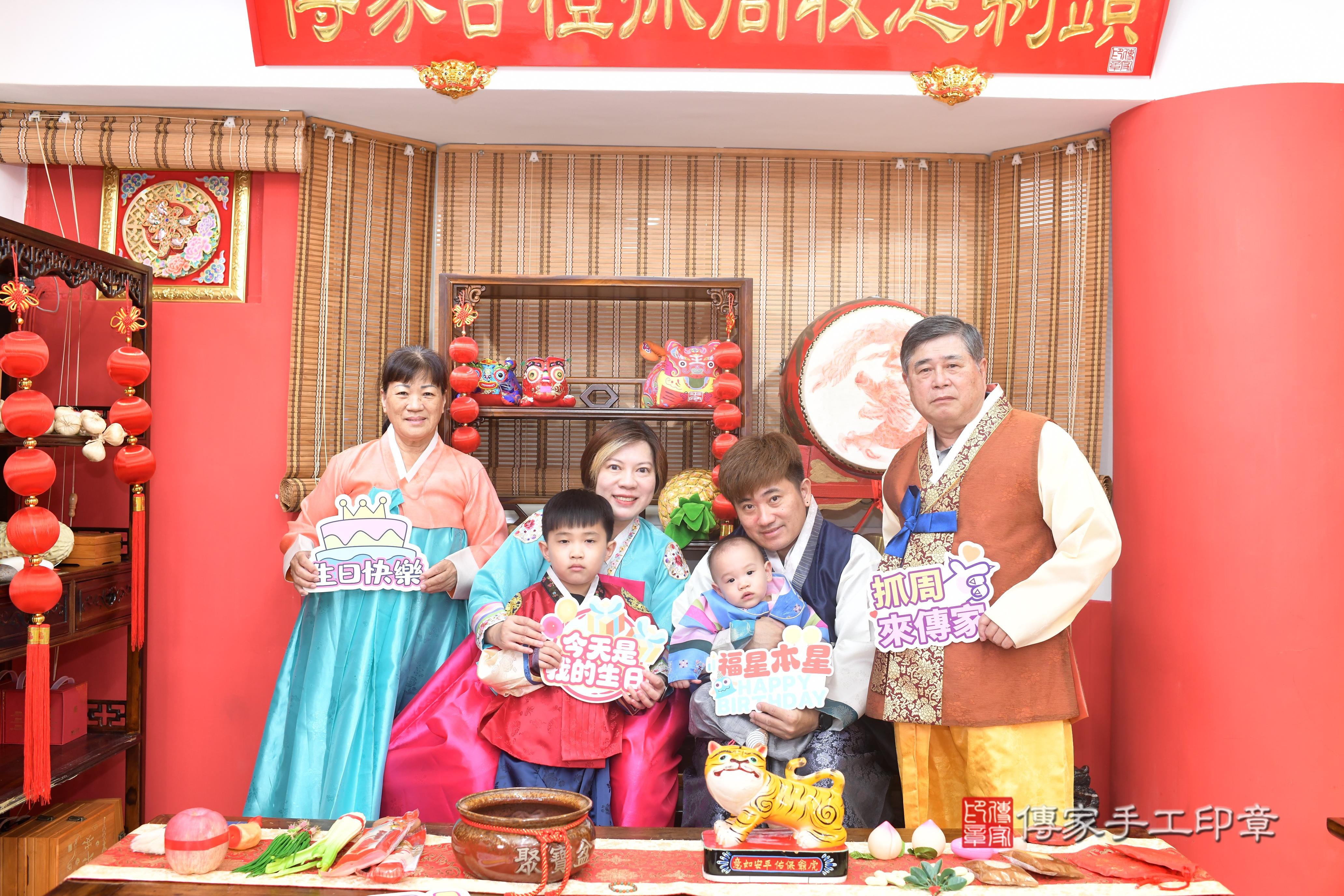 傳家手工印章高雄店、抓周、度脺、中國風會場、傳家嬰兒古禮、吉祥話、抓周道具物品24種、拍照。抓周證書。寶寶抓周、滿周歲、生日快樂、祝福