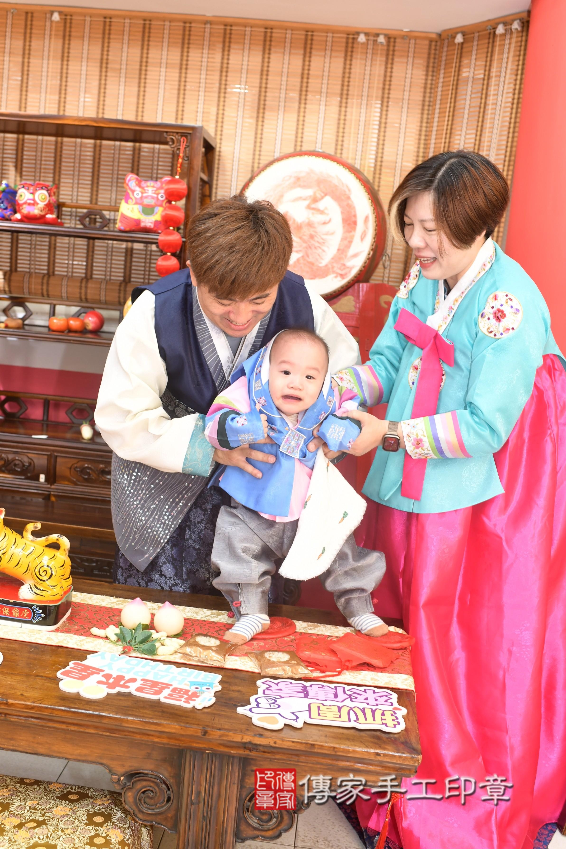 傳家手工印章高雄店、抓周、度脺、中國風會場、傳家嬰兒古禮、吉祥話、抓周道具物品24種、拍照。抓周證書。寶寶抓周、滿周歲、生日快樂、祝福