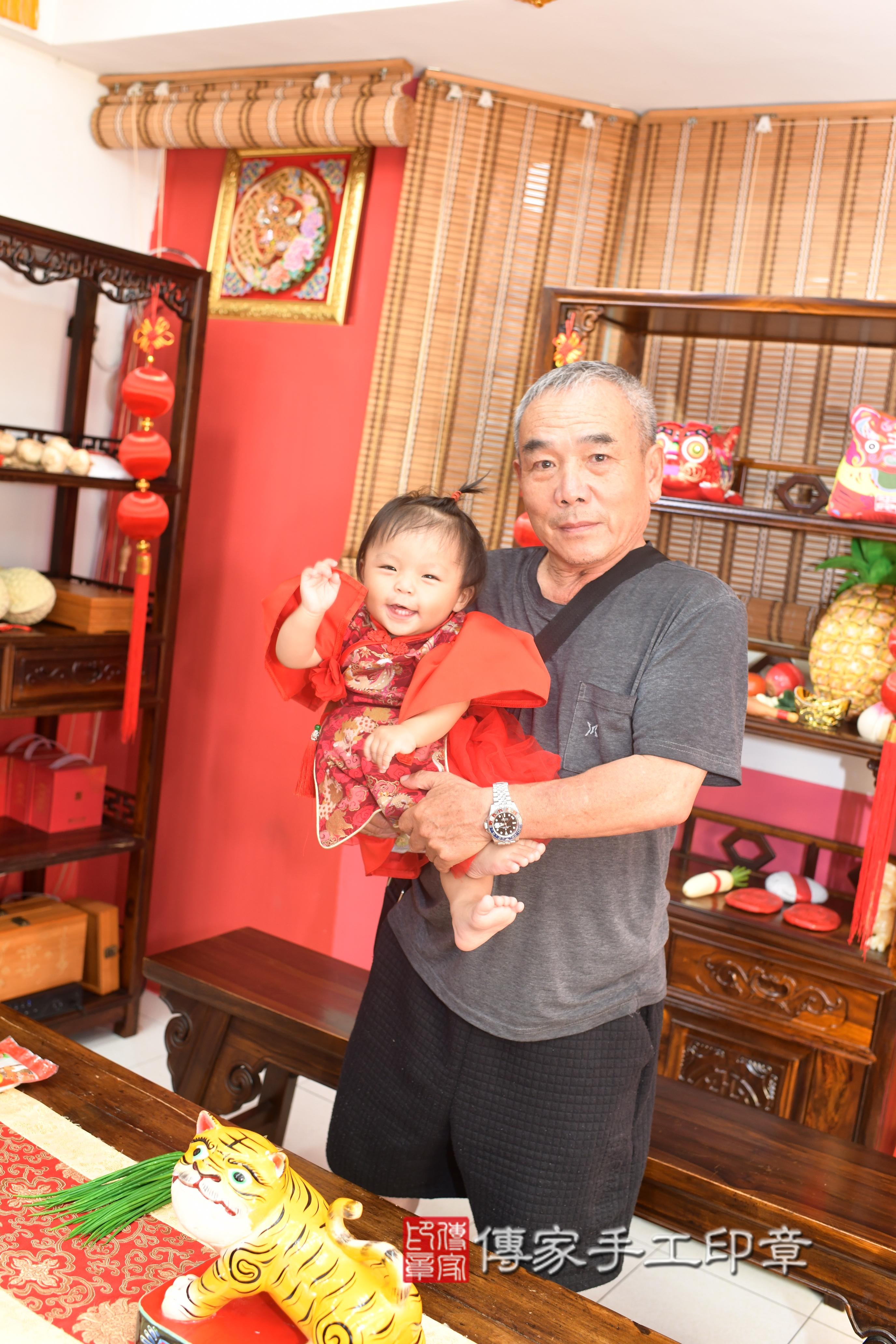 傳家手工印章高雄店、抓周、度脺、中國風會場、傳家嬰兒古禮、吉祥話、抓周道具物品24種、拍照。抓周證書。寶寶抓周、滿周歲、生日快樂、祝福