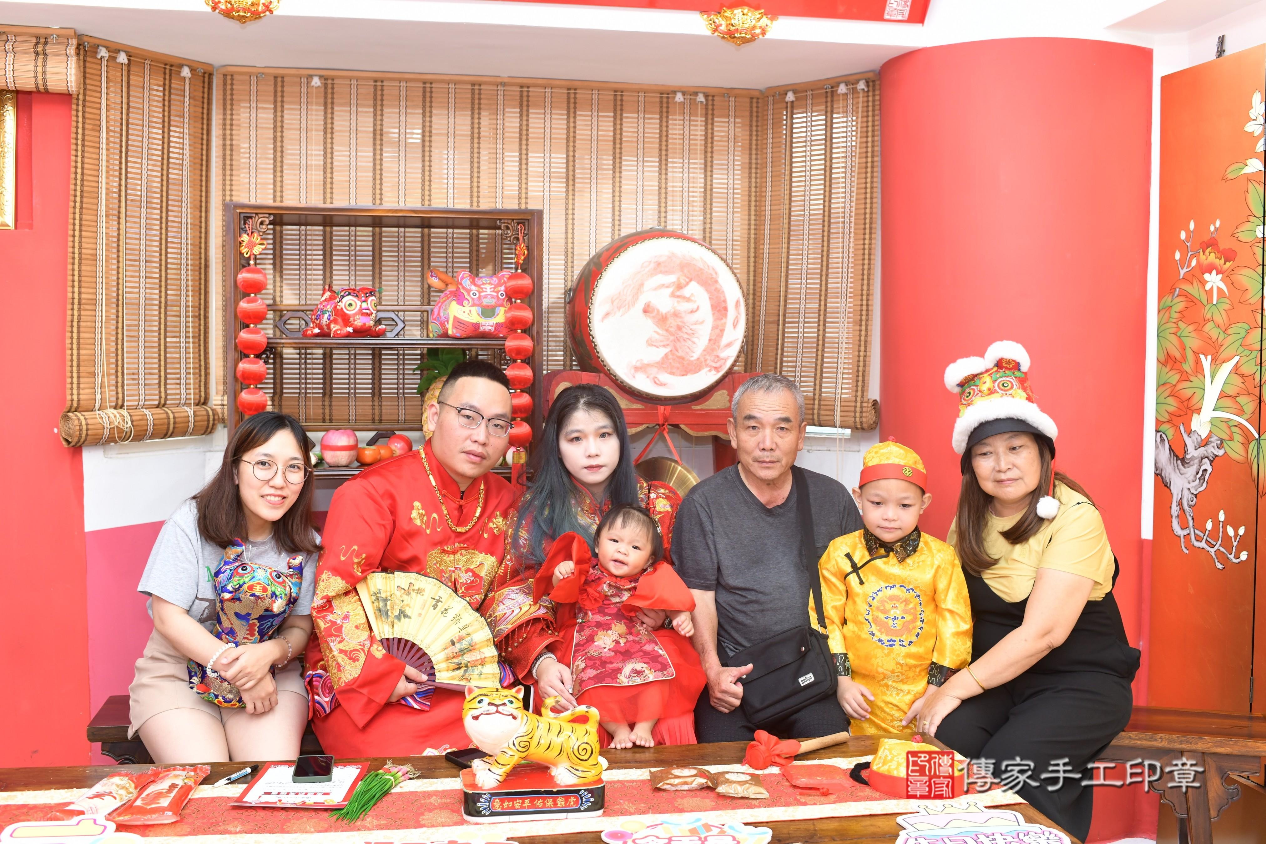 傳家手工印章高雄店、抓周、度脺、中國風會場、傳家嬰兒古禮、吉祥話、抓周道具物品24種、拍照。抓周證書。寶寶抓周、滿周歲、生日快樂、祝福