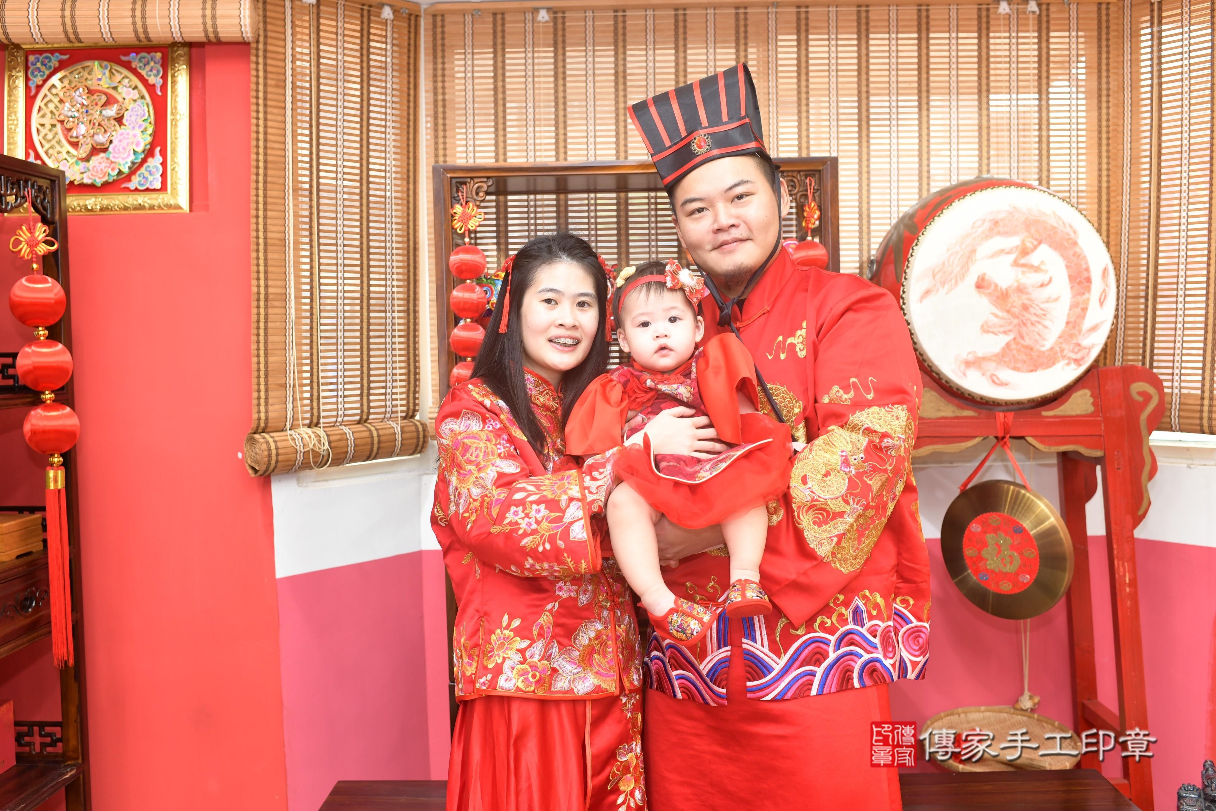 傳家手工印章高雄店、抓周、度脺、中國風會場、傳家嬰兒古禮、吉祥話、抓周道具物品24種、拍照。抓周證書。寶寶抓周、滿周歲、生日快樂、祝福