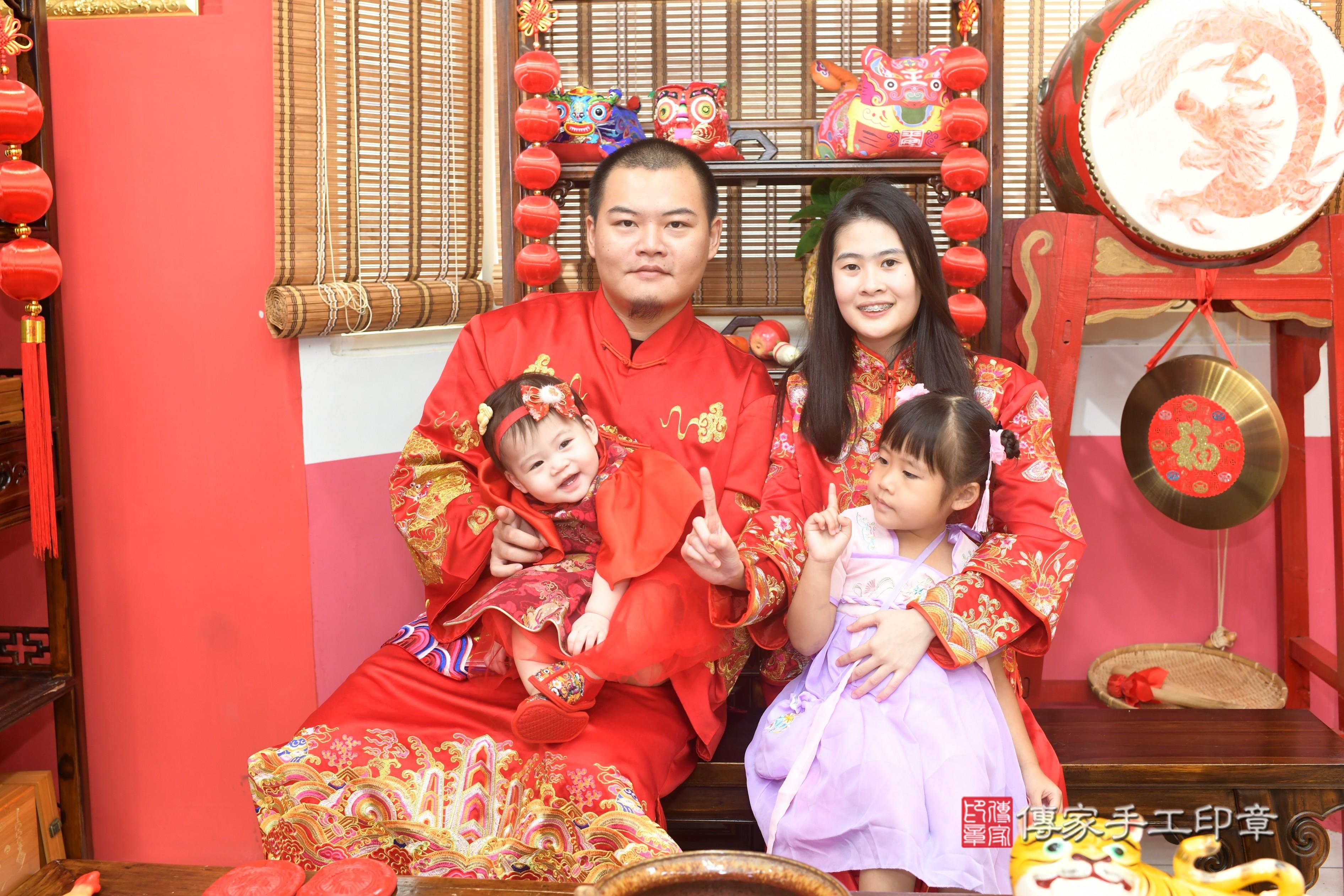 傳家手工印章高雄店、抓周、度脺、中國風會場、傳家嬰兒古禮、吉祥話、抓周道具物品24種、拍照。抓周證書。寶寶抓周、滿周歲、生日快樂、祝福