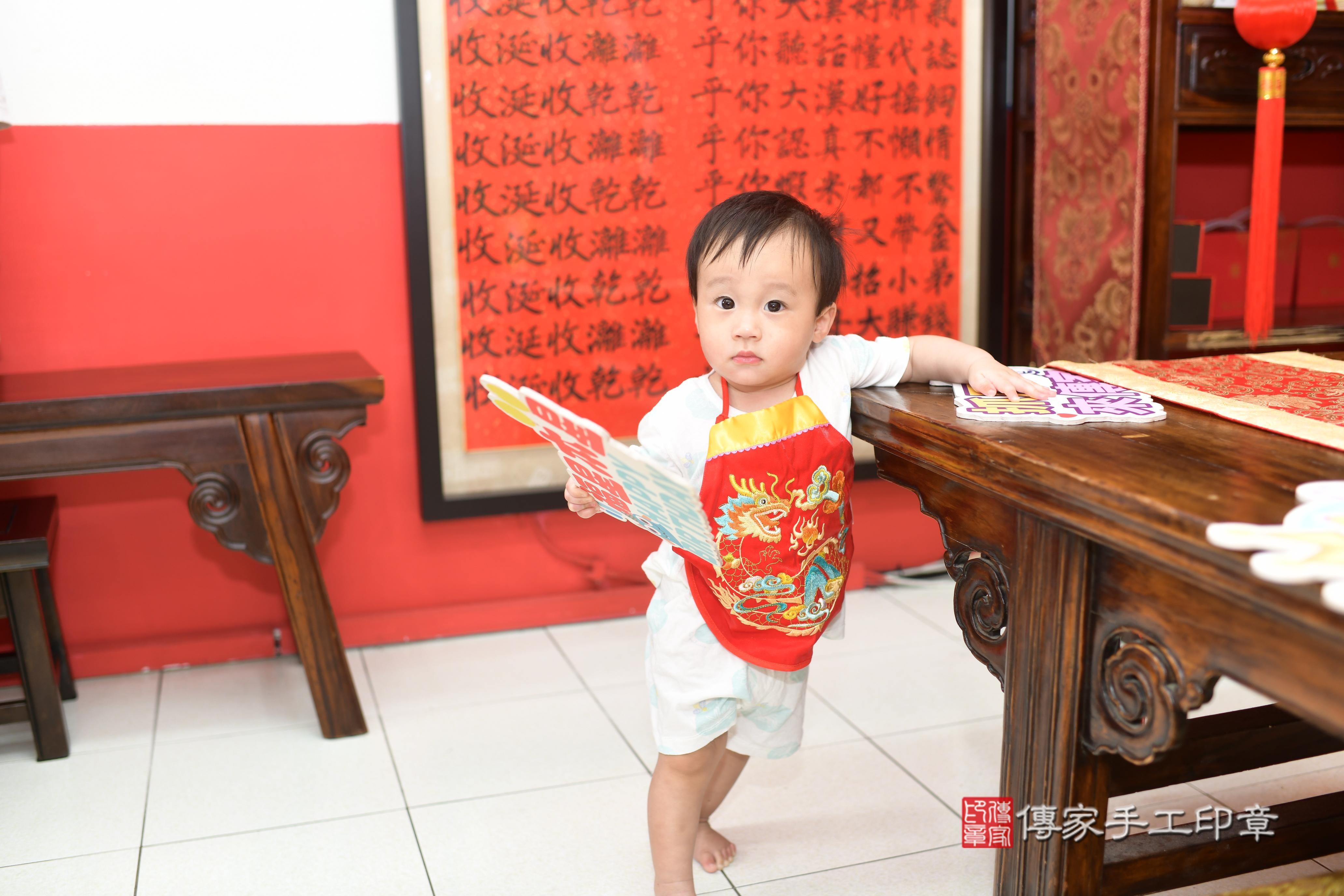 傳家手工印章高雄店、抓周、度脺、中國風會場、傳家嬰兒古禮、吉祥話、抓周道具物品24種、拍照。抓周證書。寶寶抓周、滿周歲、生日快樂、祝福