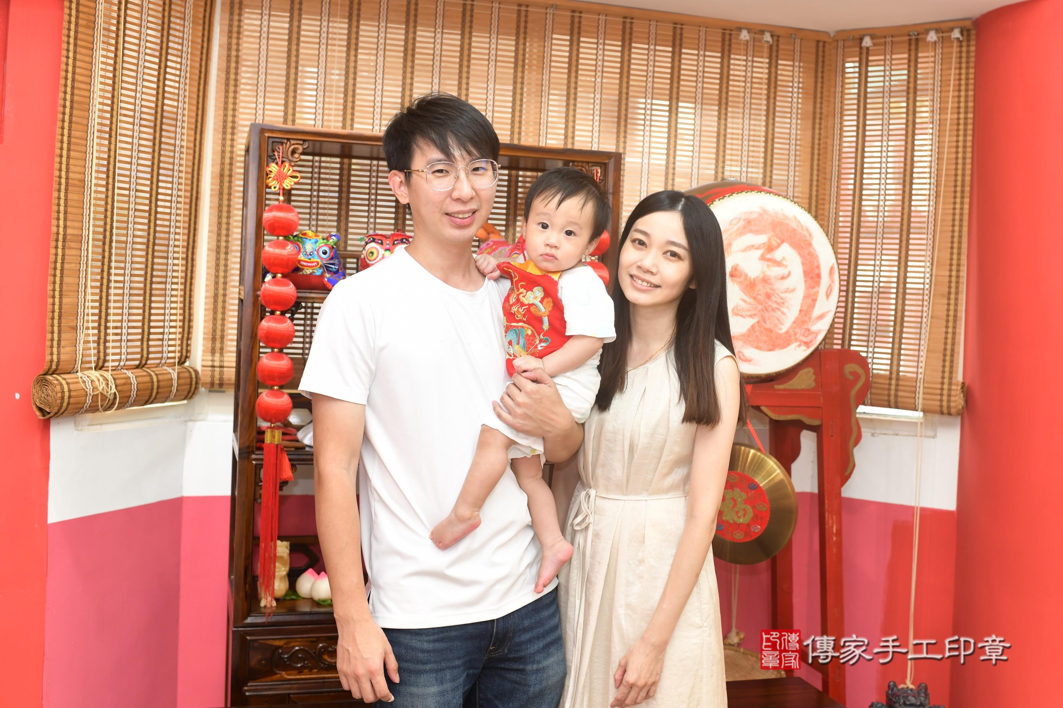 傳家手工印章高雄店、抓周、度脺、中國風會場、傳家嬰兒古禮、吉祥話、抓周道具物品24種、拍照。抓周證書。寶寶抓周、滿周歲、生日快樂、祝福