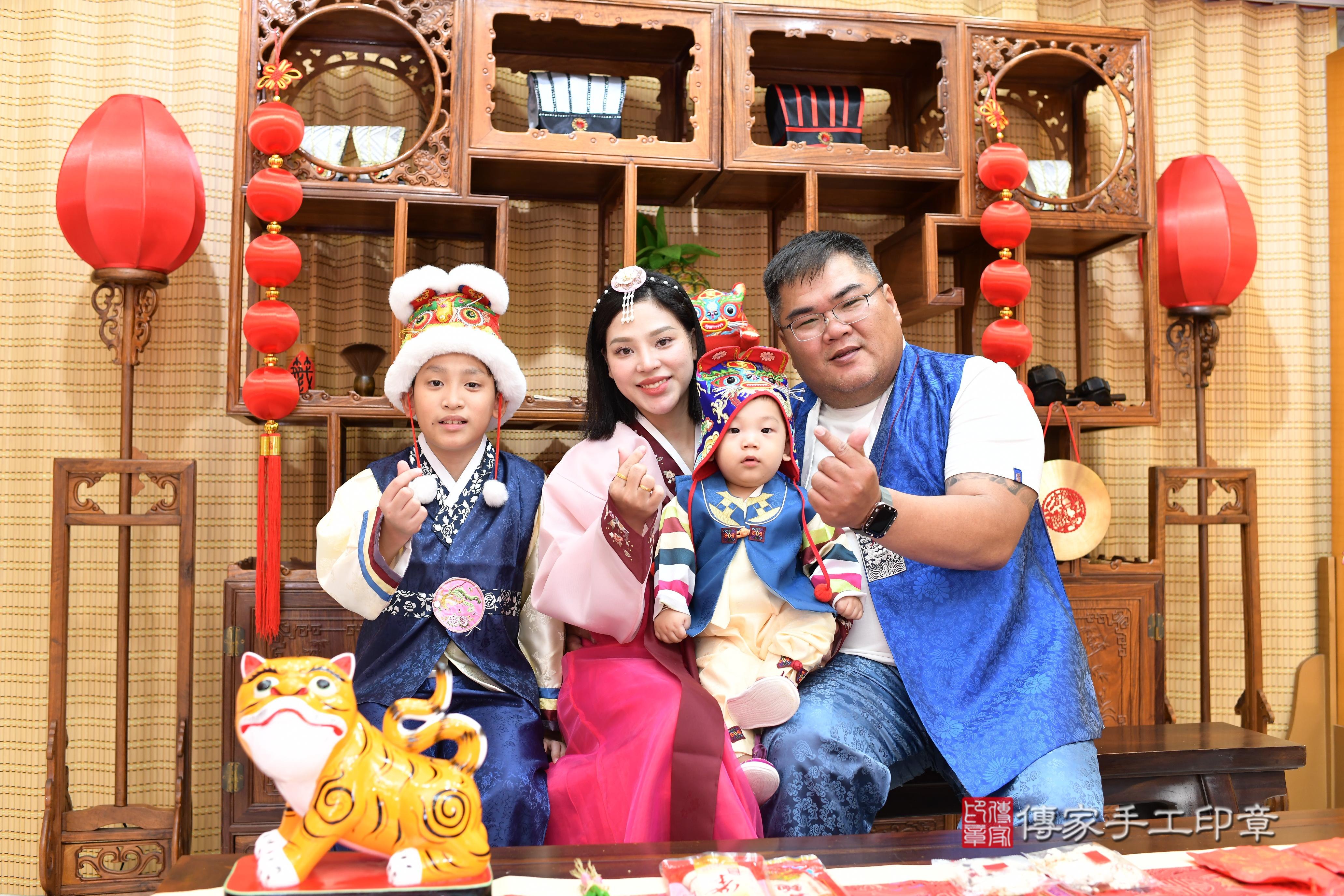 寶寶抓週趣味瞬間:命運道具大揭密!台南市永康區小育寶貝抓周推薦:傳 .....照:1