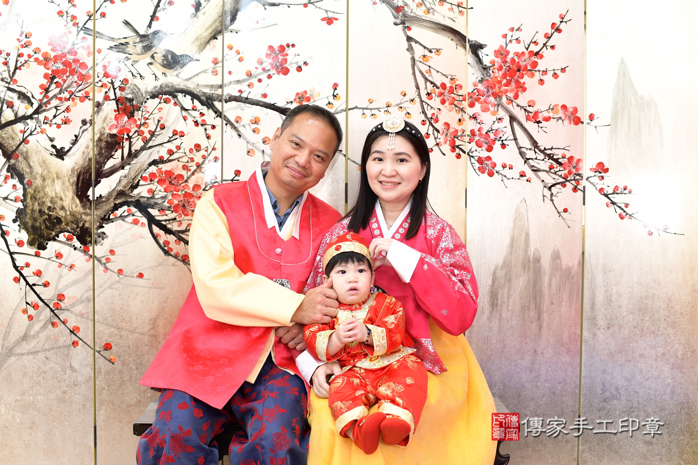 新北市永和區堂堂寶寶抓周推薦：傳家新北店抓周度脺中國風會場，嬰兒古禮抓周流程儀式吉祥話、抓周道具物品24種、拍照。抓周證書。2025.8.2，照片17