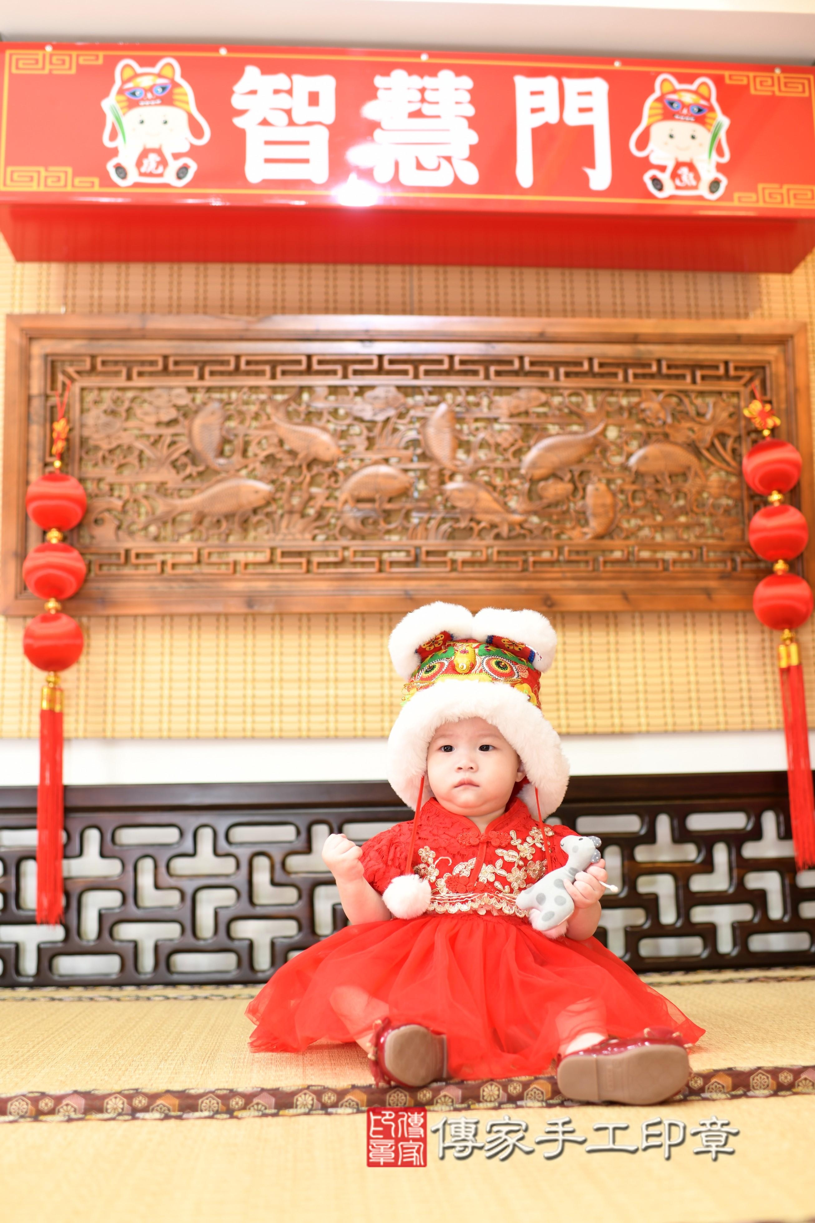 傳家手工印章台南店、抓周、度脺、中國風會場、傳家嬰兒古禮、吉祥話、抓周道具物品24種、拍照。抓周證書。寶寶抓周、滿周歲、生日快樂、祝福