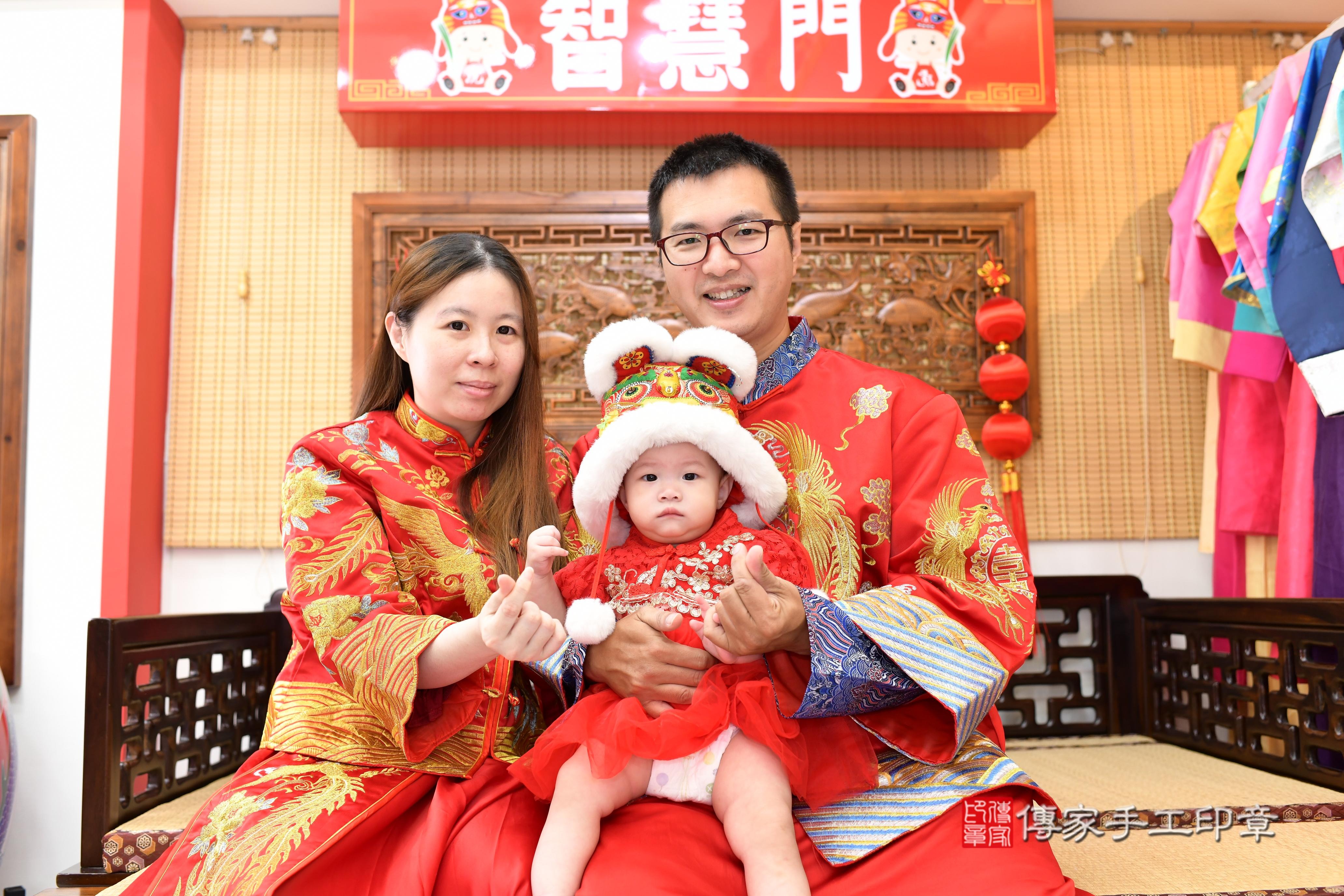 傳家手工印章台南店、抓周、度脺、中國風會場、傳家嬰兒古禮、吉祥話、抓周道具物品24種、拍照。抓周證書。寶寶抓周、滿周歲、生日快樂、祝福