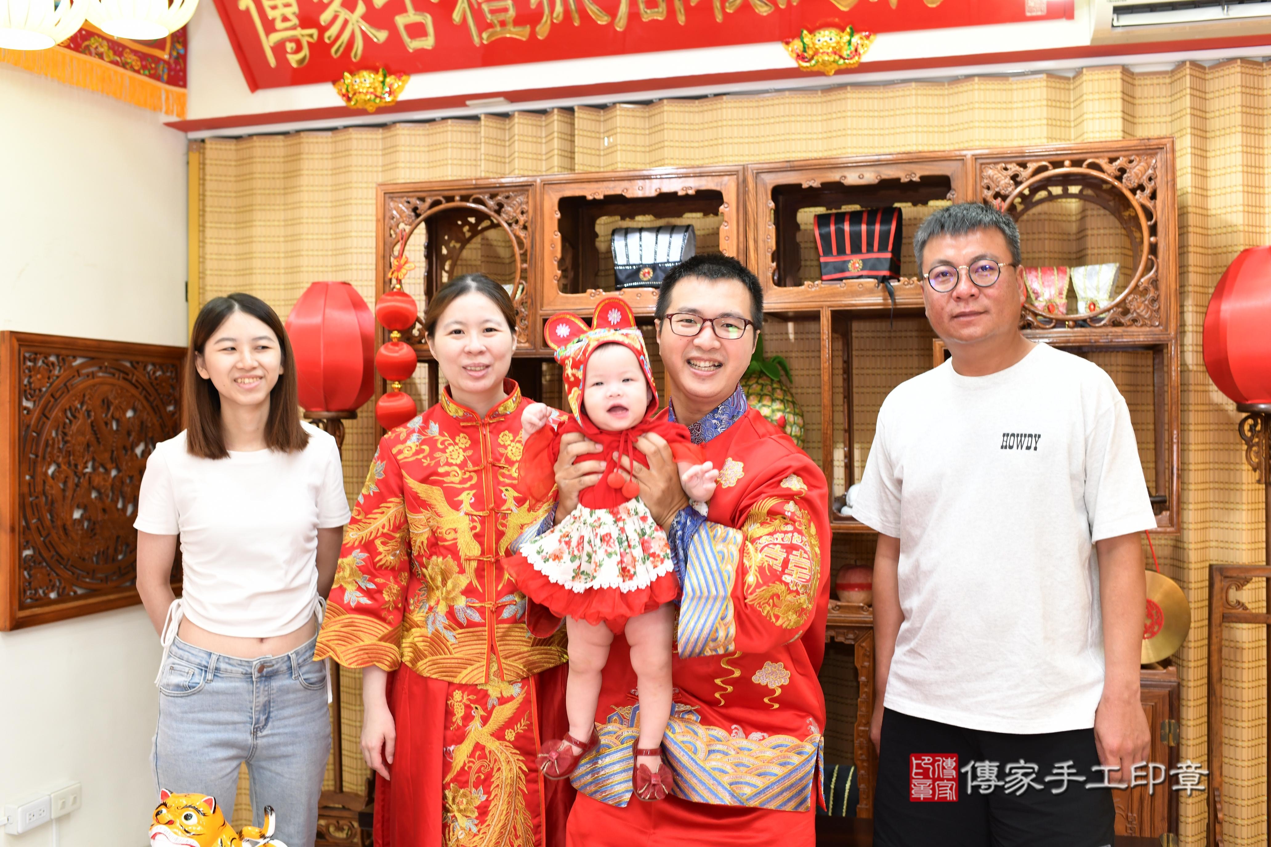 傳家手工印章台南店、抓周、度脺、中國風會場、傳家嬰兒古禮、吉祥話、抓周道具物品24種、拍照。抓周證書。寶寶抓周、滿周歲、生日快樂、祝福