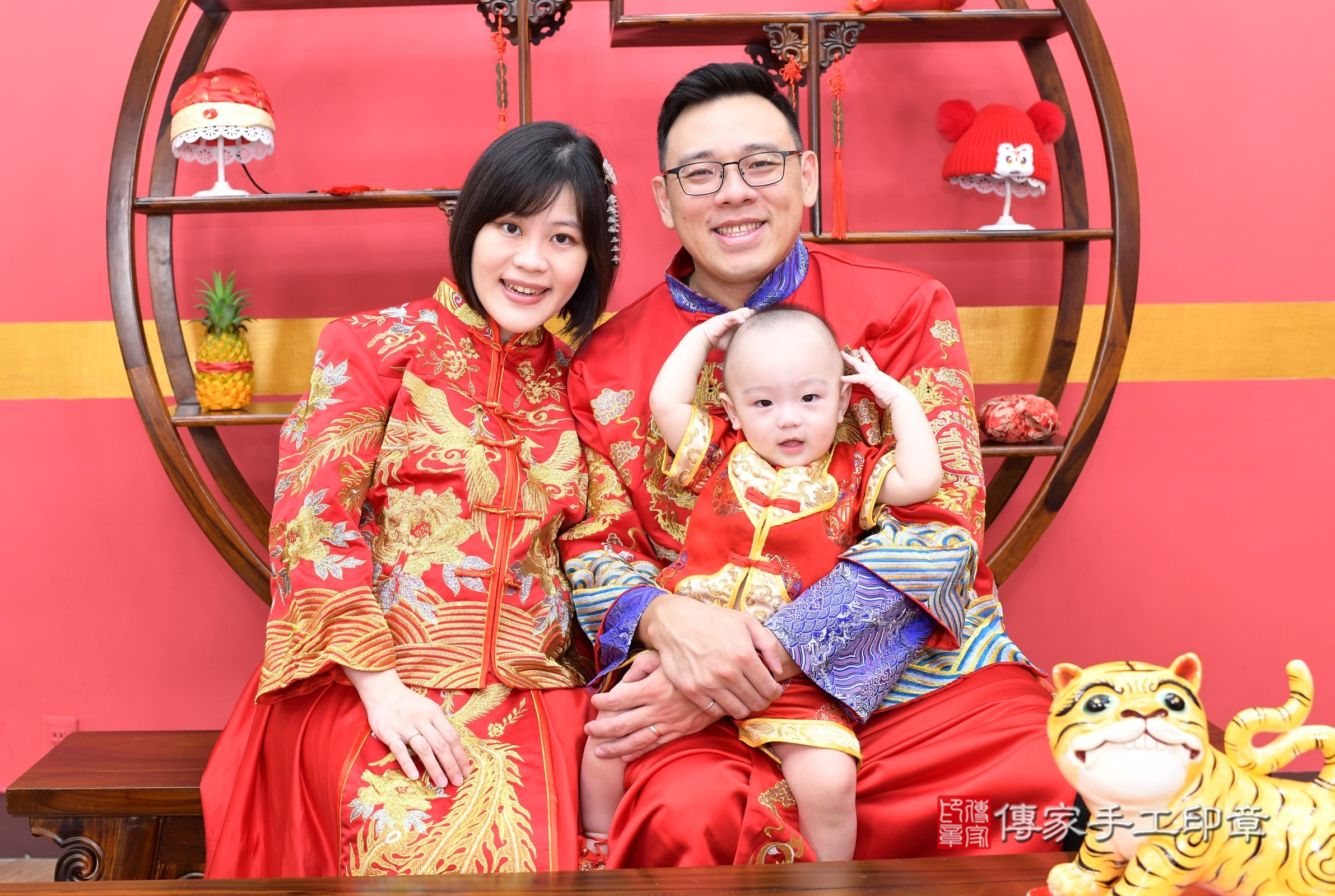 新北市永和區小縉寶寶抓周推薦：傳家新北店抓周度脺中國風會場，嬰兒古禮抓周流程儀式吉祥話、抓周道具物品24種、拍照。抓周證書。2025.8.1，照片4
