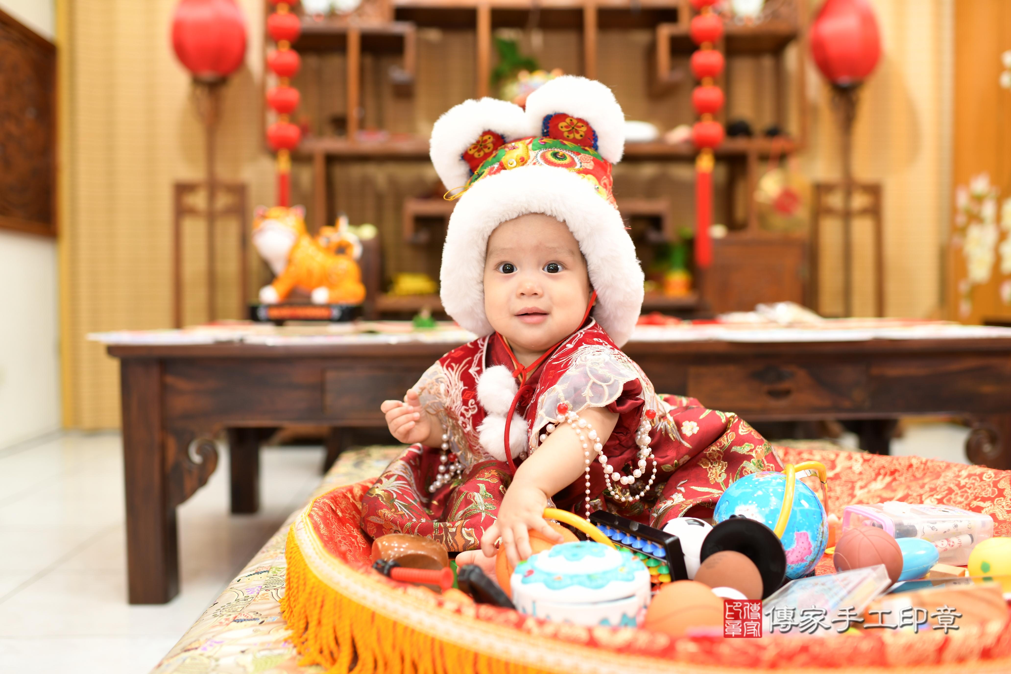 傳家手工印章台南店、抓周、度脺、中國風會場、傳家嬰兒古禮、吉祥話、抓周道具物品24種、拍照。抓周證書。寶寶抓周、滿周歲、生日快樂、祝福