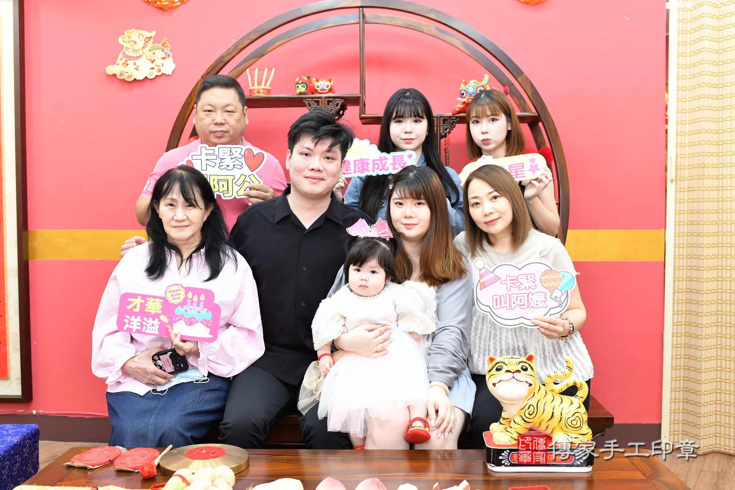 新北市永和區晴晴寶寶抓周推薦：傳家新北店抓周度脺中國風會場，嬰兒古禮抓周流程儀式吉祥話、抓周道具物品24種、拍照。抓周證書。2025.8.5，照片5