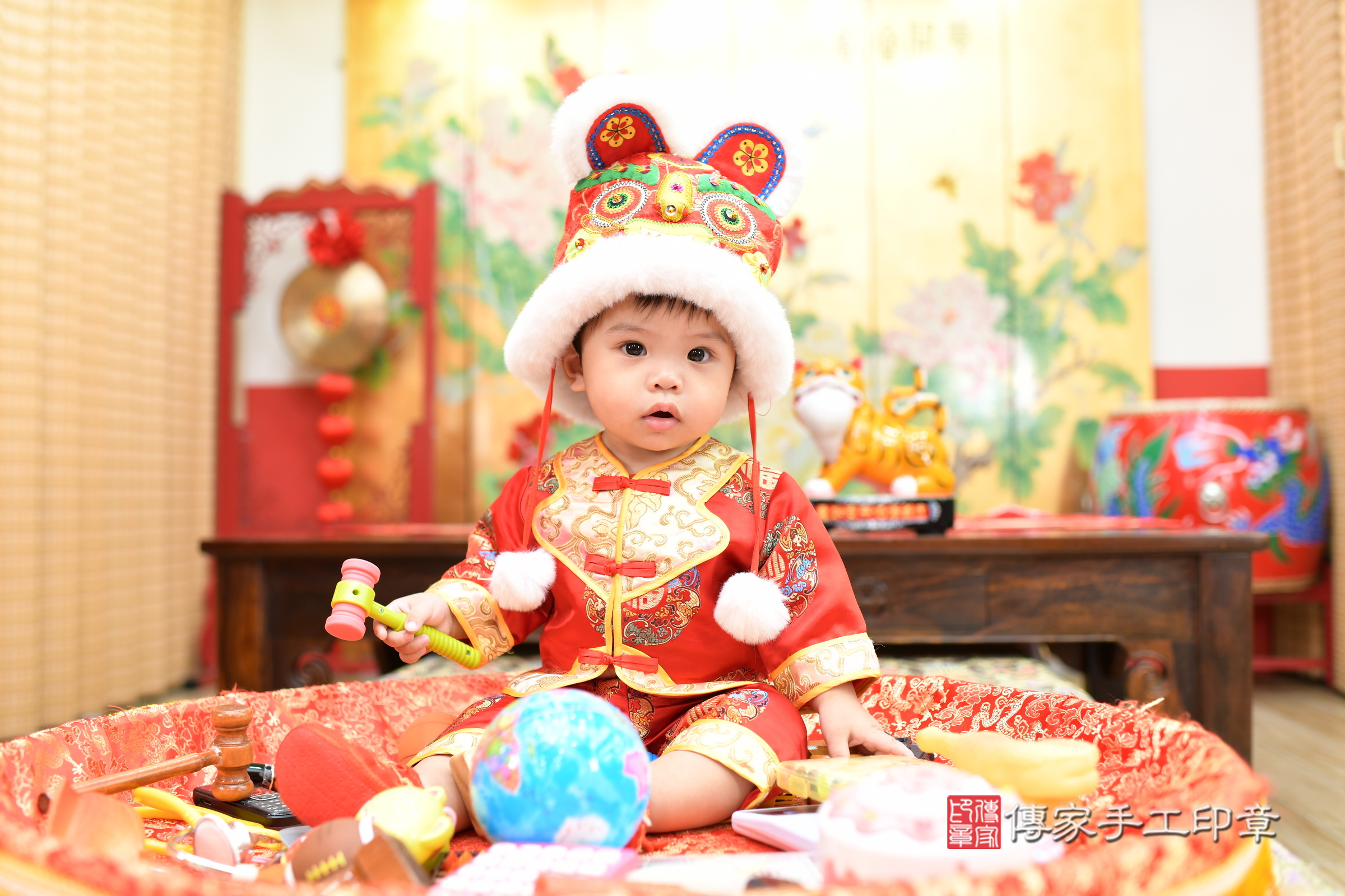 台北市大同區小鋒寶寶抓周推薦：傳家台北店抓周度脺中國風會場，嬰兒古禮抓周流程儀式吉祥話、抓周道具物品24種、拍照。抓周證書。2025.8.8，照片6