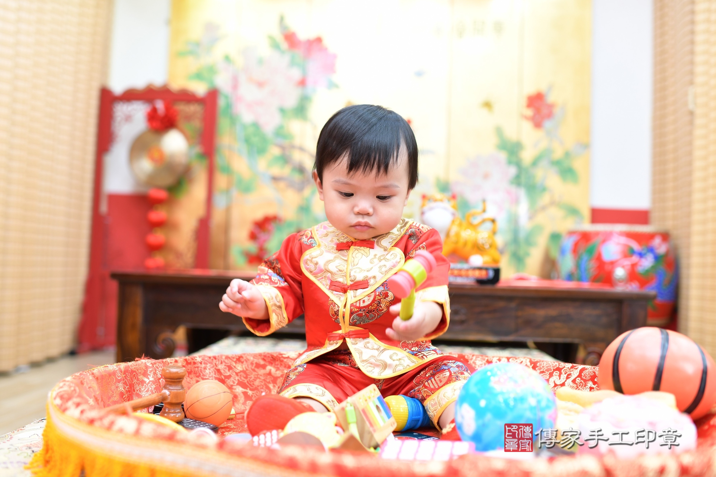 台北市大同區小鋒寶寶抓周推薦：傳家台北店抓周度脺中國風會場，嬰兒古禮抓周流程儀式吉祥話、抓周道具物品24種、拍照。抓周證書。2025.8.8，照片5