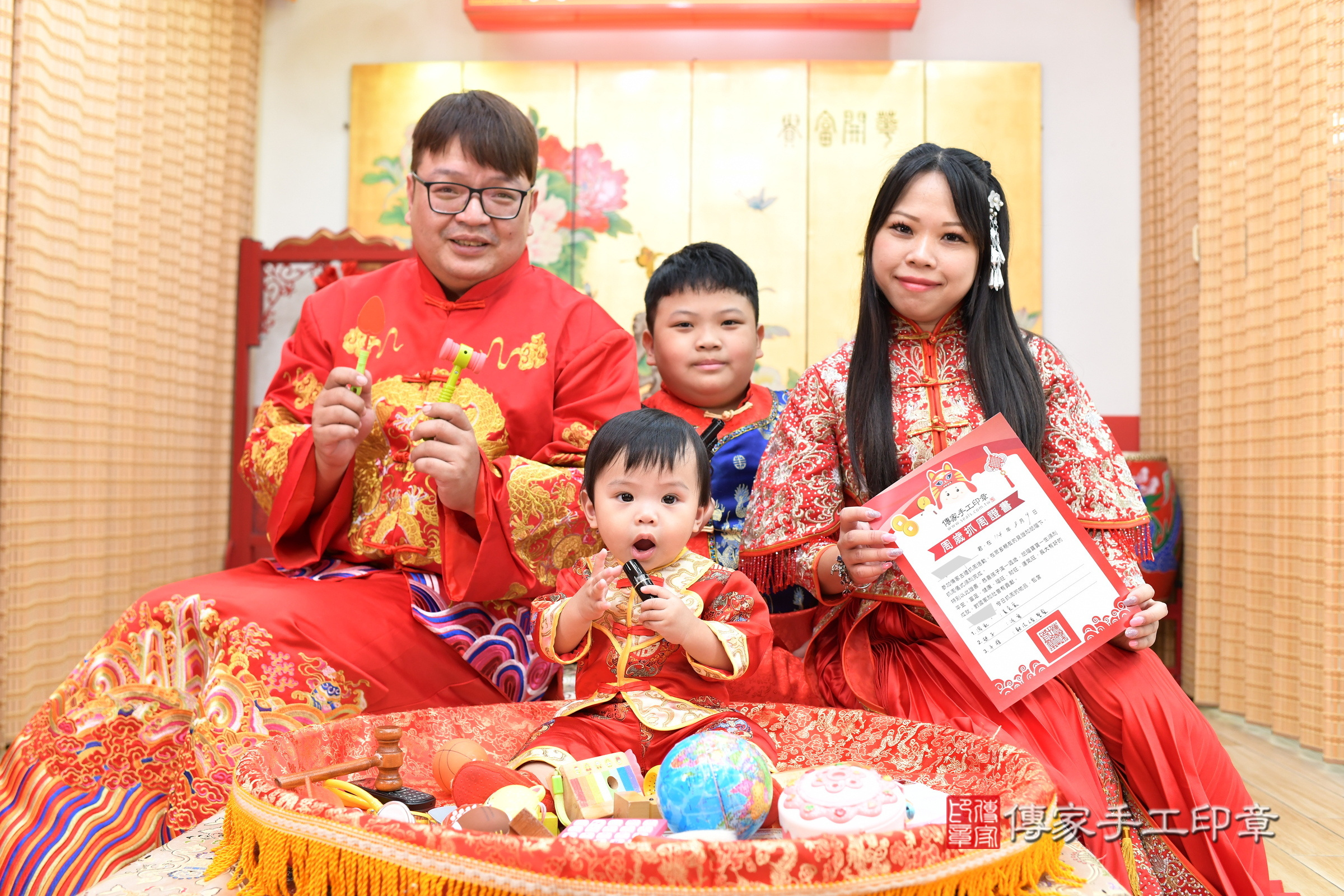 台北市大同區小鋒寶寶抓周推薦：傳家台北店抓周度脺中國風會場，嬰兒古禮抓周流程儀式吉祥話、抓周道具物品24種、拍照。抓周證書。2025.8.8，照片12