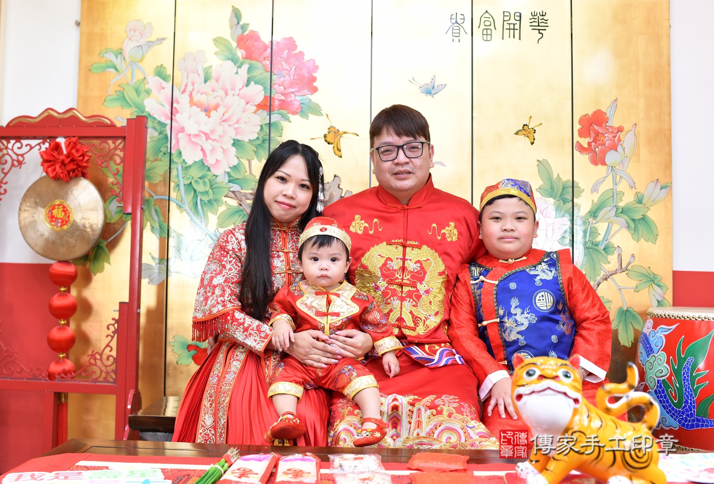 台北市大同區小鋒寶寶抓周推薦：傳家台北店抓周度脺中國風會場，嬰兒古禮抓周流程儀式吉祥話、抓周道具物品24種、拍照。抓周證書。2025.8.8，照片2