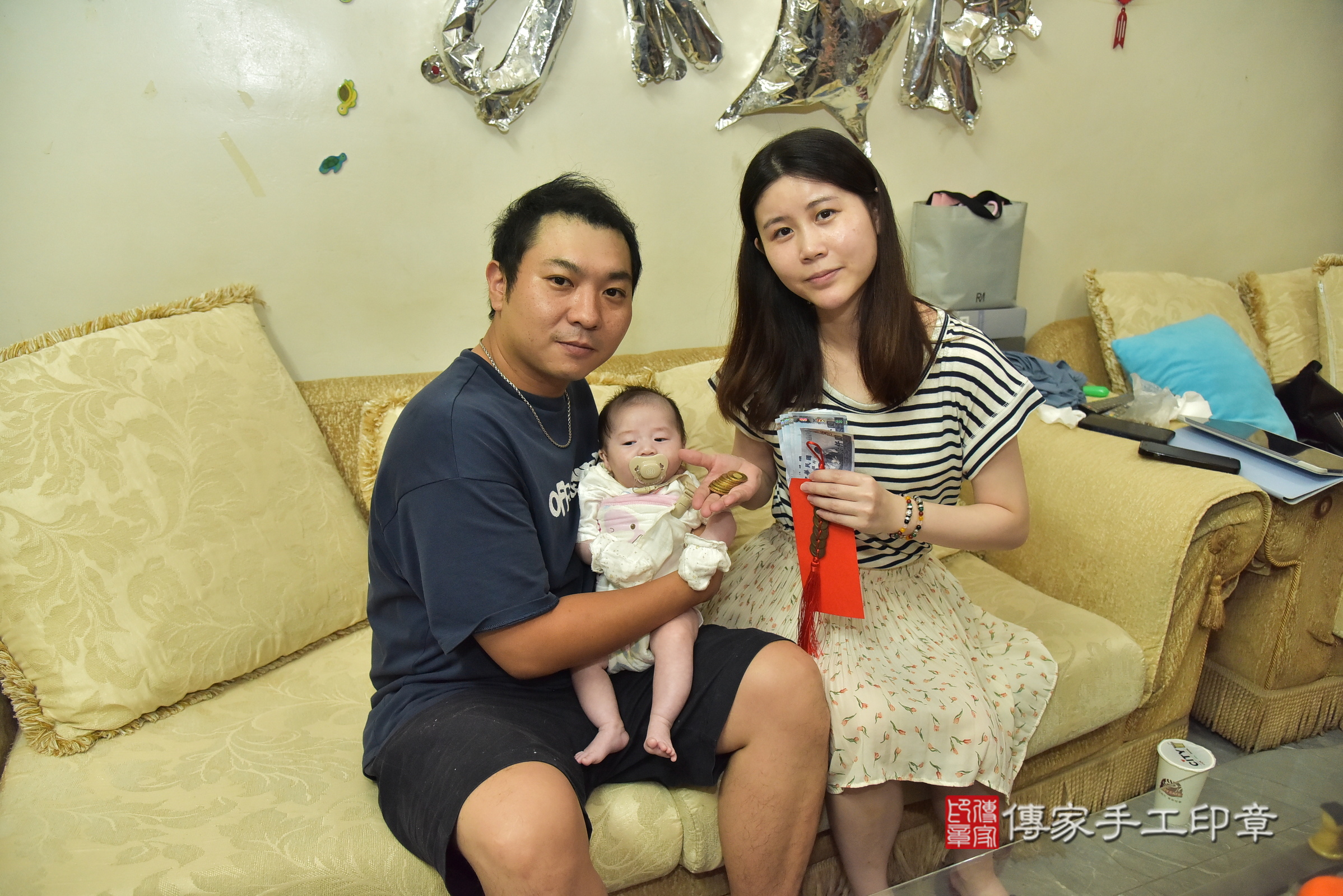 小勝寶寶(新北市樹林區到府嬰兒小勝寶寶滿月剃頭理髮、到府嬰兒剃胎毛儀式吉祥話)。到府剃頭剃胎毛主持、專業拍照、證書。★購買「臍帶章、肚臍章、胎毛筆刷印章」贈送：剃頭、收涎、抓周，三選一。2025.8.6，照片16