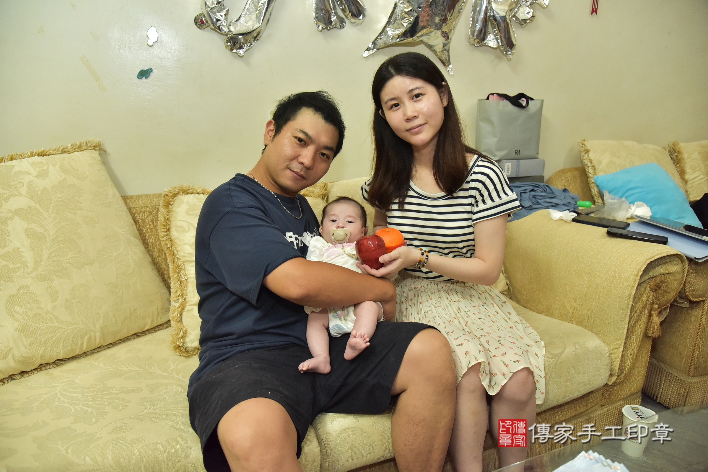 小勝寶寶(新北市樹林區到府嬰兒小勝寶寶滿月剃頭理髮、到府嬰兒剃胎毛儀式吉祥話)。到府剃頭剃胎毛主持、專業拍照、證書。★購買「臍帶章、肚臍章、胎毛筆刷印章」贈送：剃頭、收涎、抓周，三選一。2025.8.6，照片8