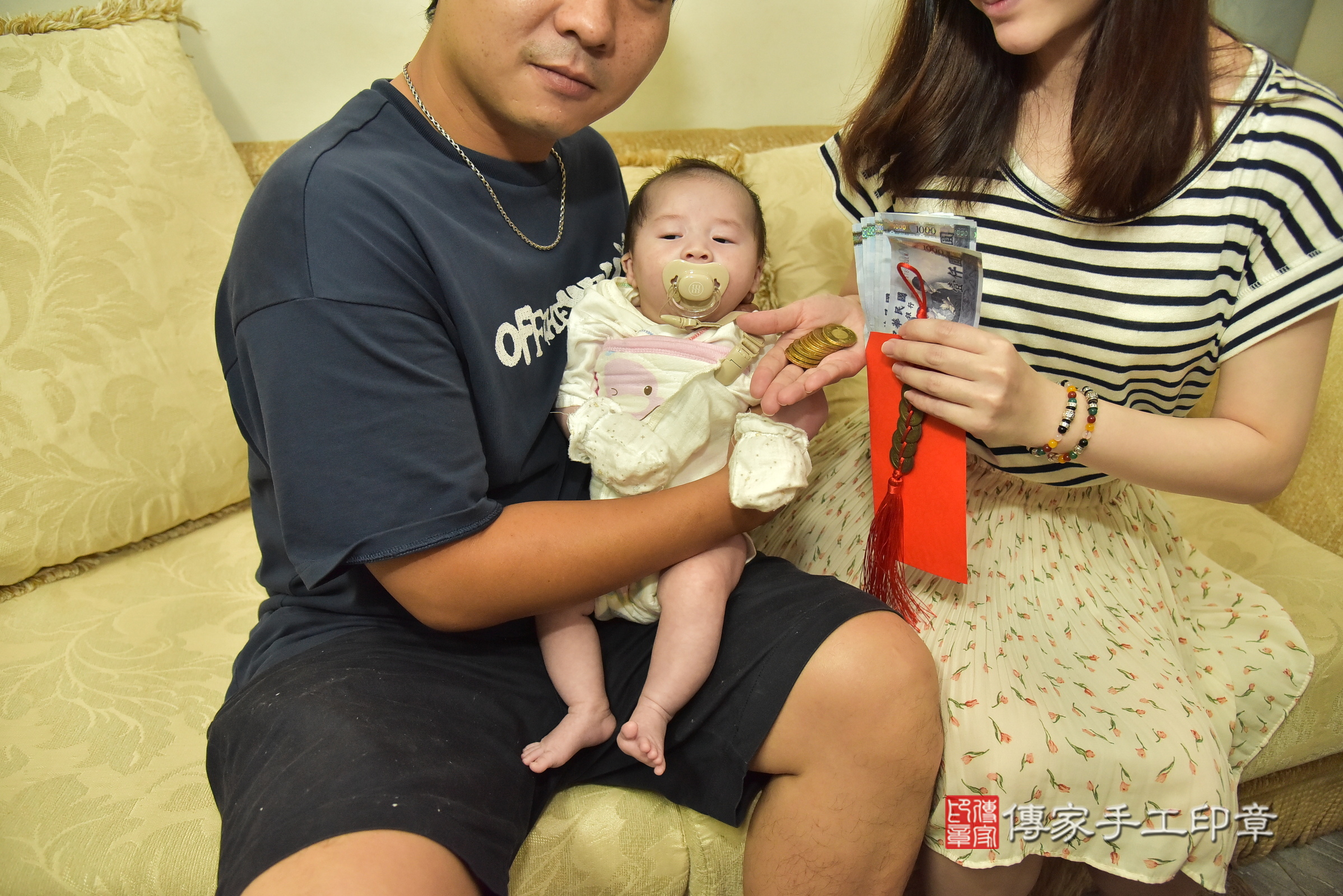 小勝寶寶(新北市樹林區到府嬰兒小勝寶寶滿月剃頭理髮、到府嬰兒剃胎毛儀式吉祥話)。到府剃頭剃胎毛主持、專業拍照、證書。★購買「臍帶章、肚臍章、胎毛筆刷印章」贈送：剃頭、收涎、抓周，三選一。2025.8.6，照片17
