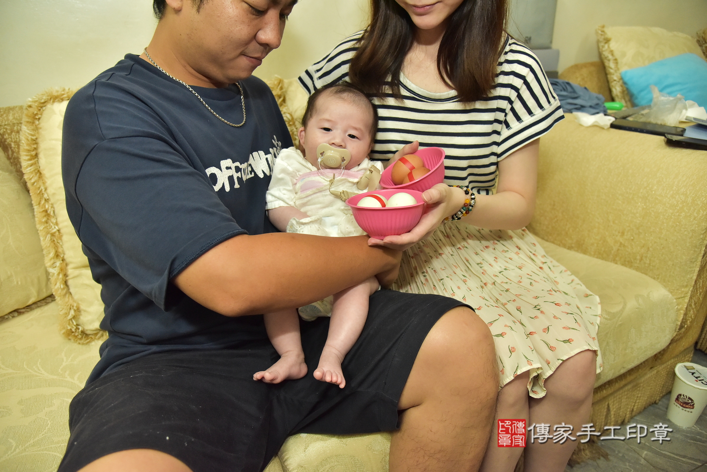 小勝寶寶(新北市樹林區到府嬰兒小勝寶寶滿月剃頭理髮、到府嬰兒剃胎毛儀式吉祥話)。到府剃頭剃胎毛主持、專業拍照、證書。★購買「臍帶章、肚臍章、胎毛筆刷印章」贈送：剃頭、收涎、抓周，三選一。2025.8.6，照片5