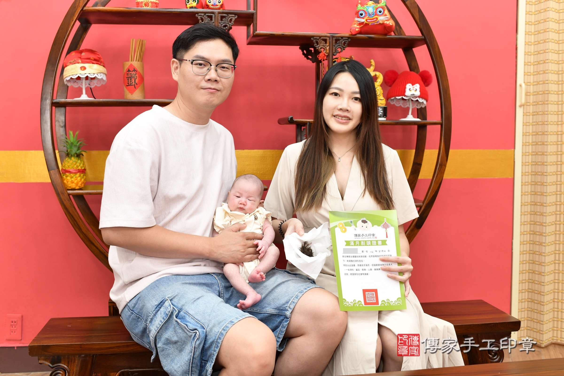 小舒寶寶(新北市永和區嬰兒寶寶滿月剃頭理髮、嬰兒剃胎毛儀式吉祥話)。中國風會場，爸媽寶貝穿「日中韓」古裝禮服。專業拍照、證書。★購買「臍帶章、肚臍章、胎毛筆刷印章」贈送：剃頭、收涎、抓周，三選一。2025.8.4，照片14
